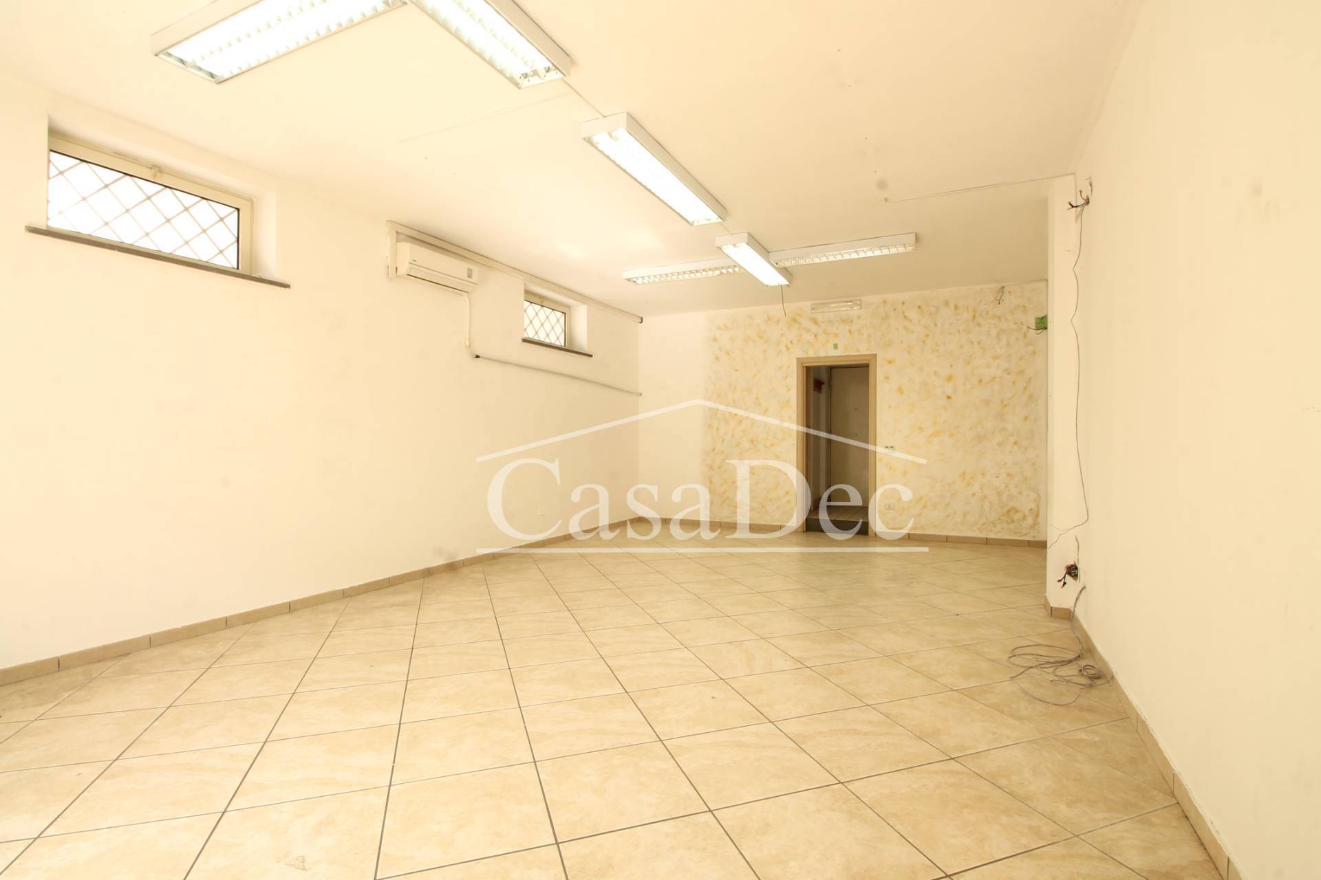 Locale commerciale in affitto a Trentola-Ducenta
