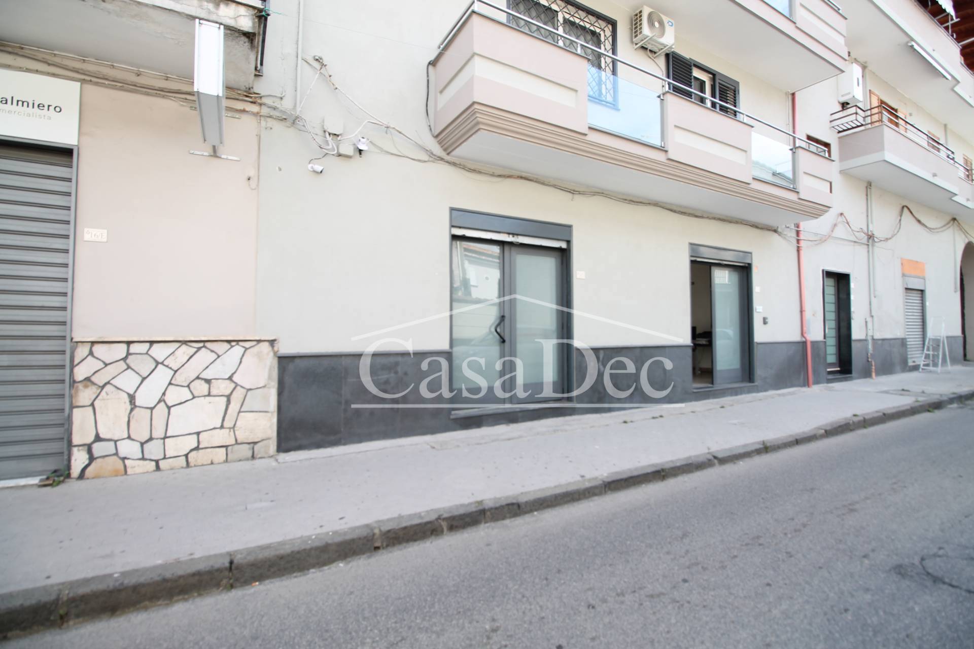 Locale commerciale in affitto a Trentola-Ducenta