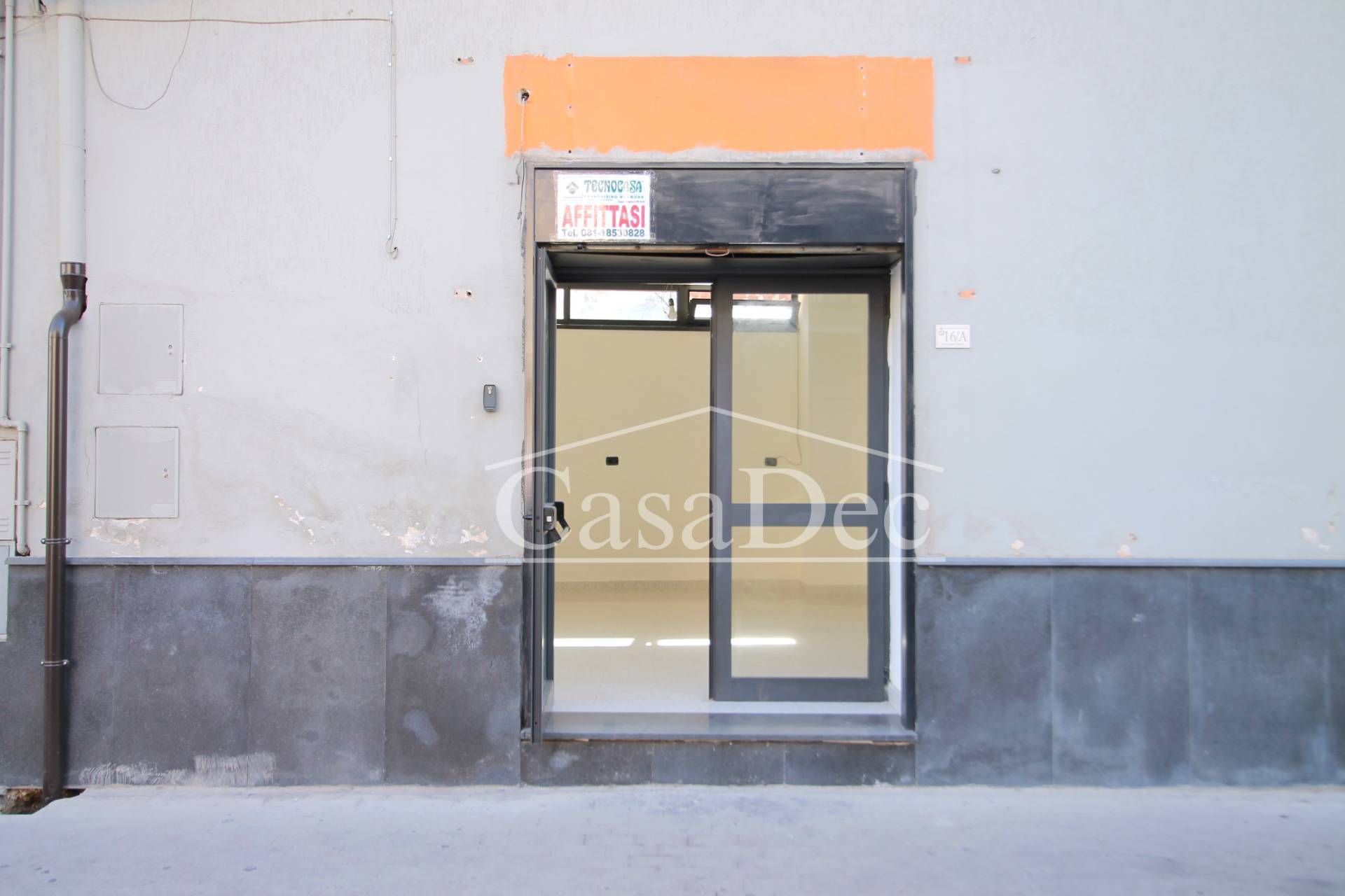 Locale commerciale in affitto a Trentola-Ducenta