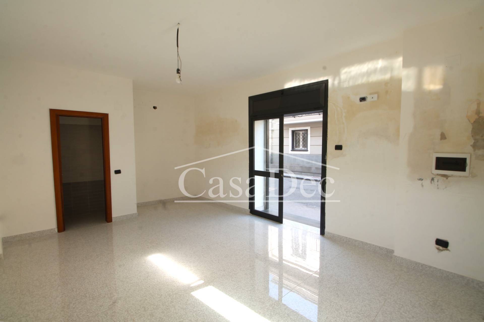 Locale commerciale in affitto a Trentola-Ducenta