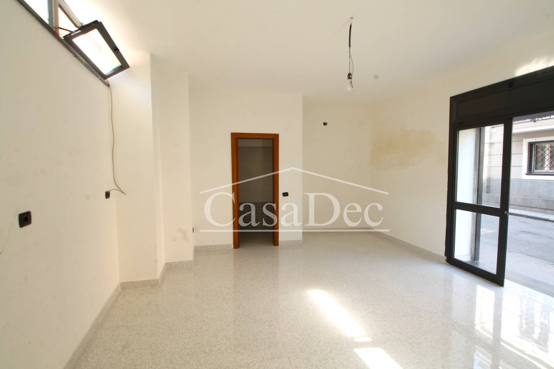 Locale commerciale in affitto a Trentola-Ducenta