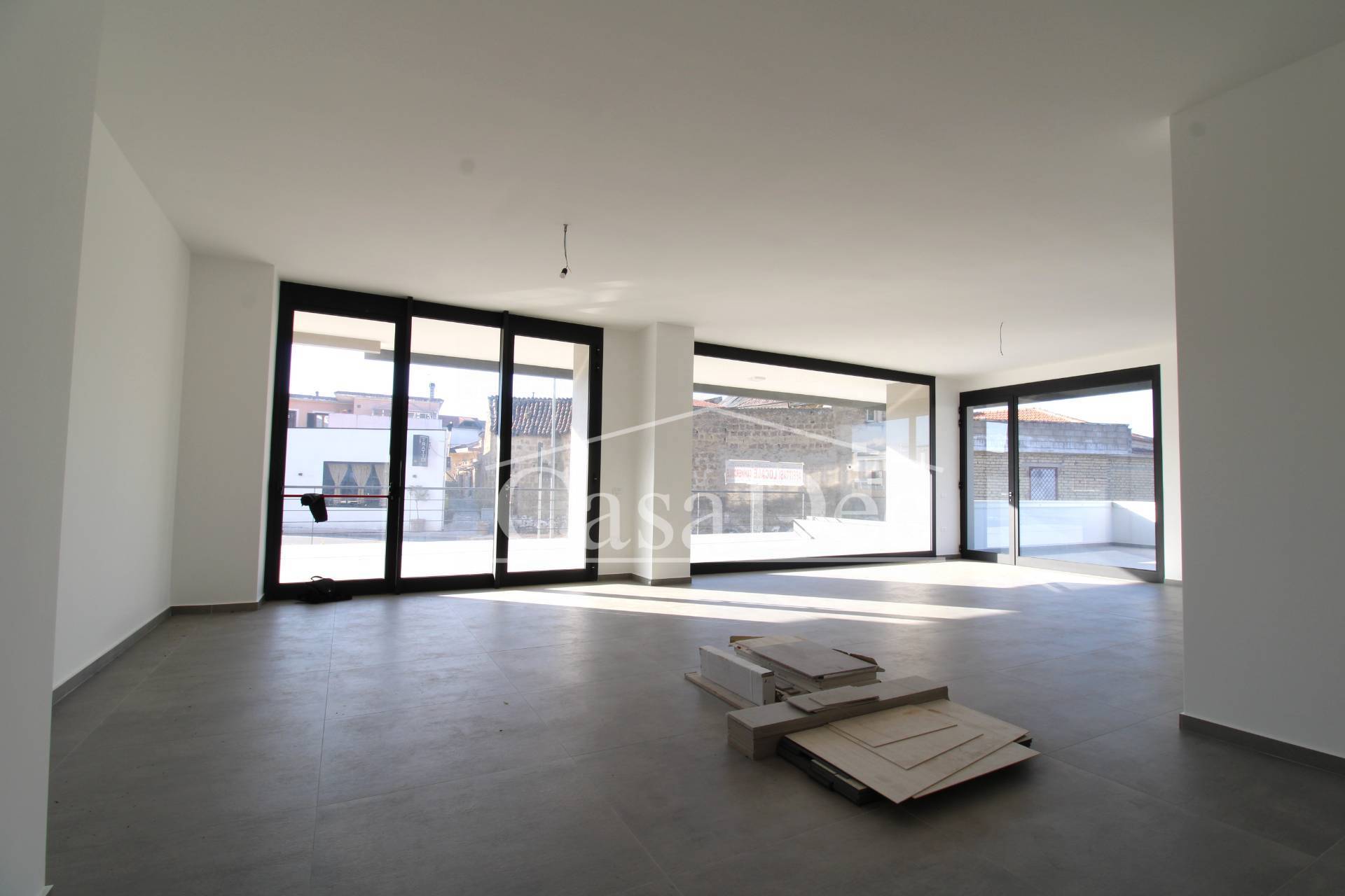 Locale commerciale in affitto a Parete