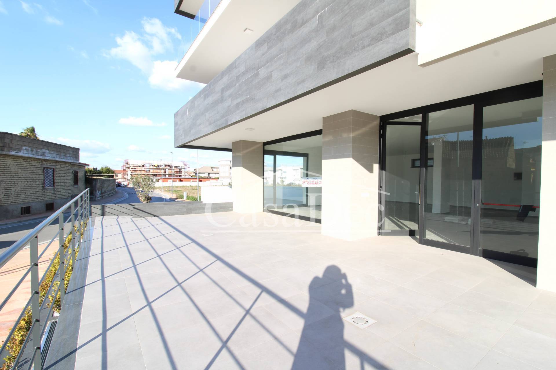 Locale commerciale in affitto a Parete