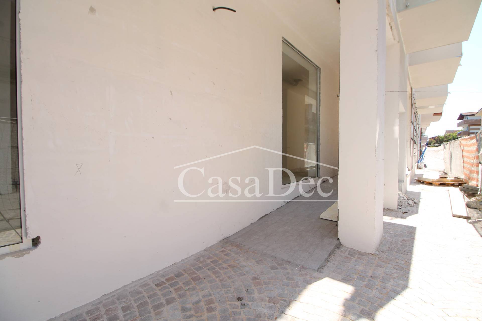 Locale commerciale in vendita a Casaluce