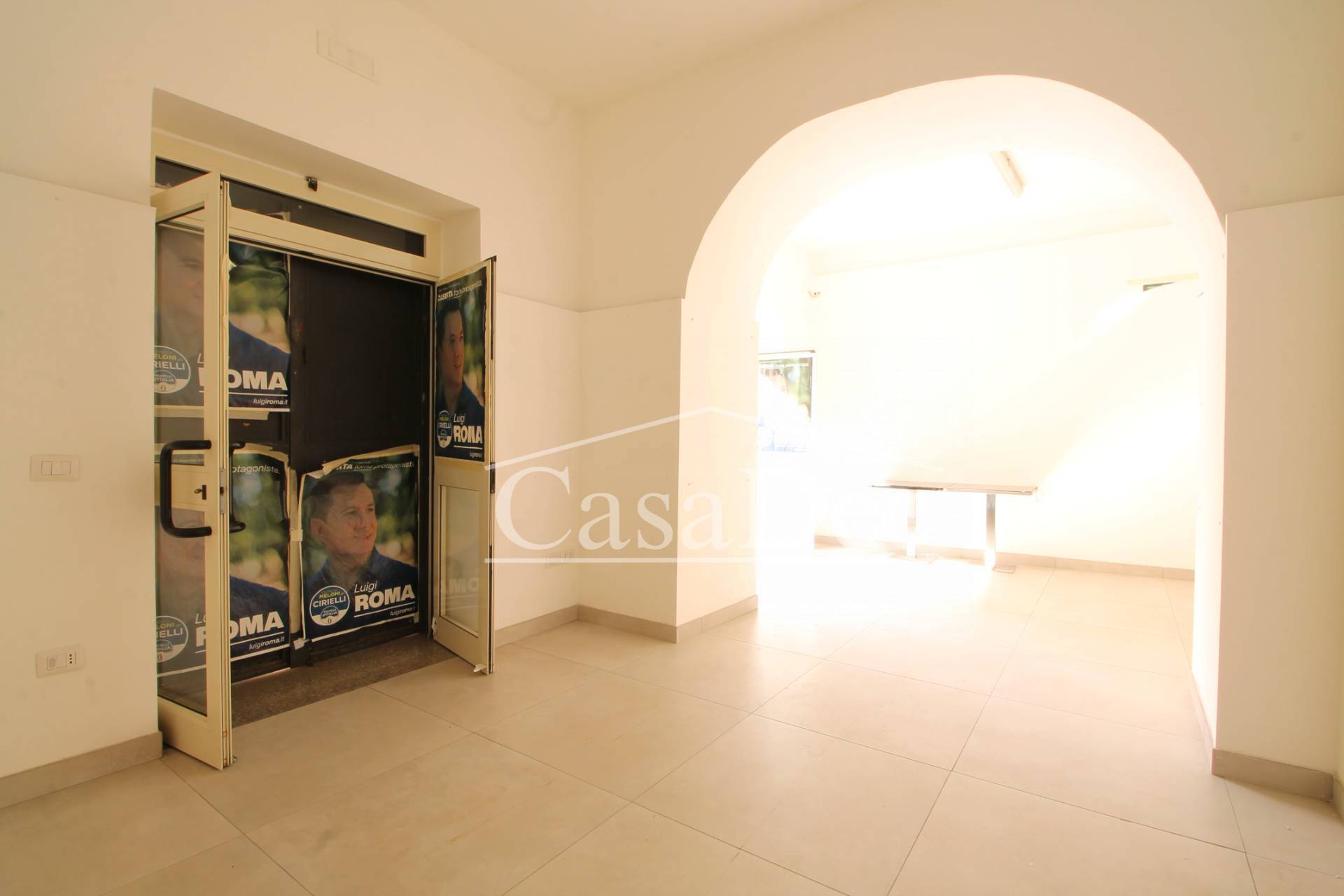 Locale commerciale in affitto a Trentola-Ducenta