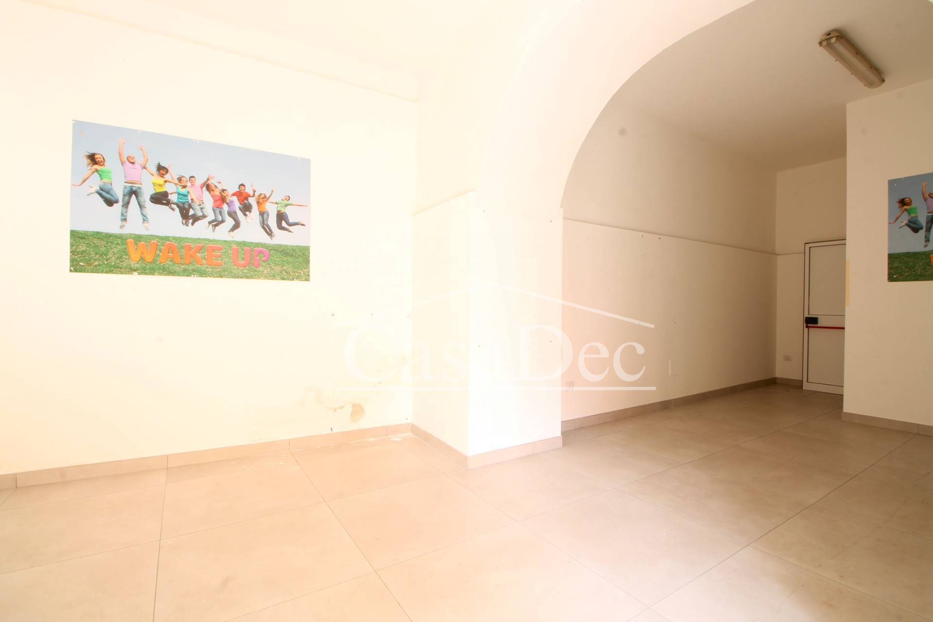 Locale commerciale in affitto a Trentola-Ducenta