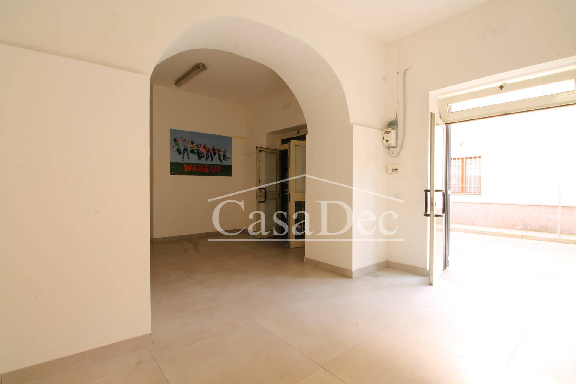 Locale commerciale in affitto a Trentola-Ducenta