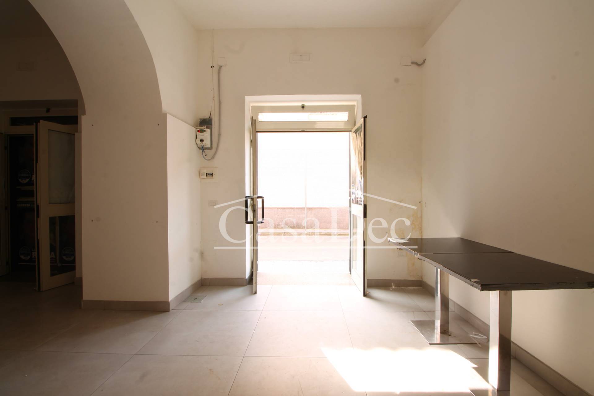 Locale commerciale in affitto a Trentola-Ducenta