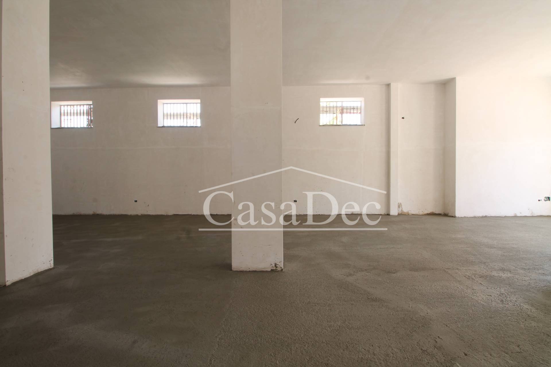 Locale commerciale in affitto a Giugliano in Campania