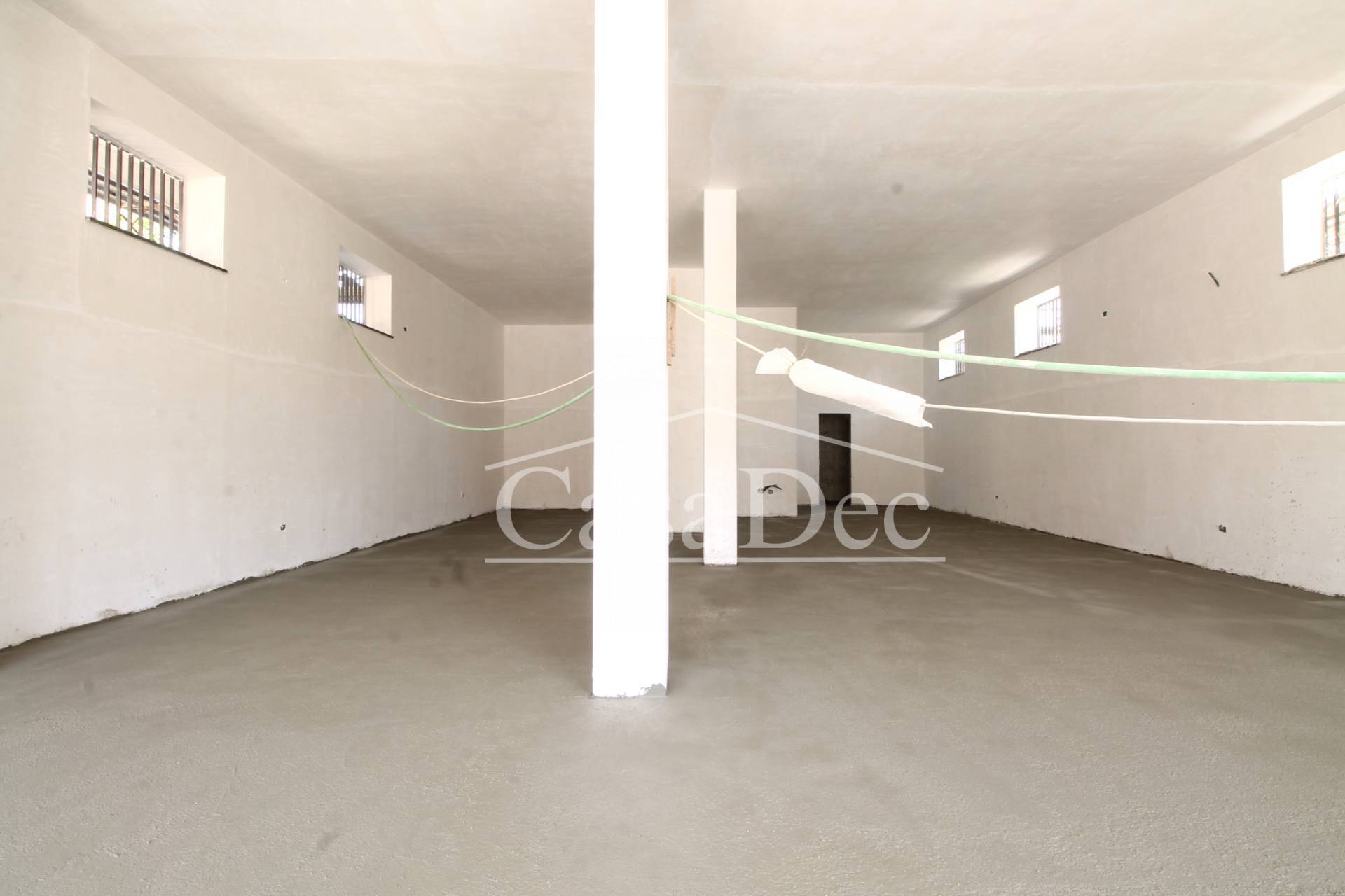 Locale commerciale in affitto a Giugliano in Campania