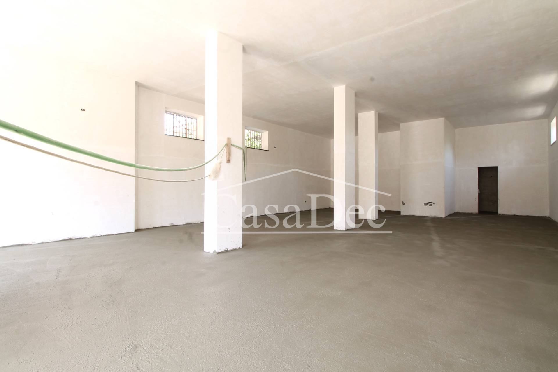 Locale commerciale in affitto a Giugliano in Campania