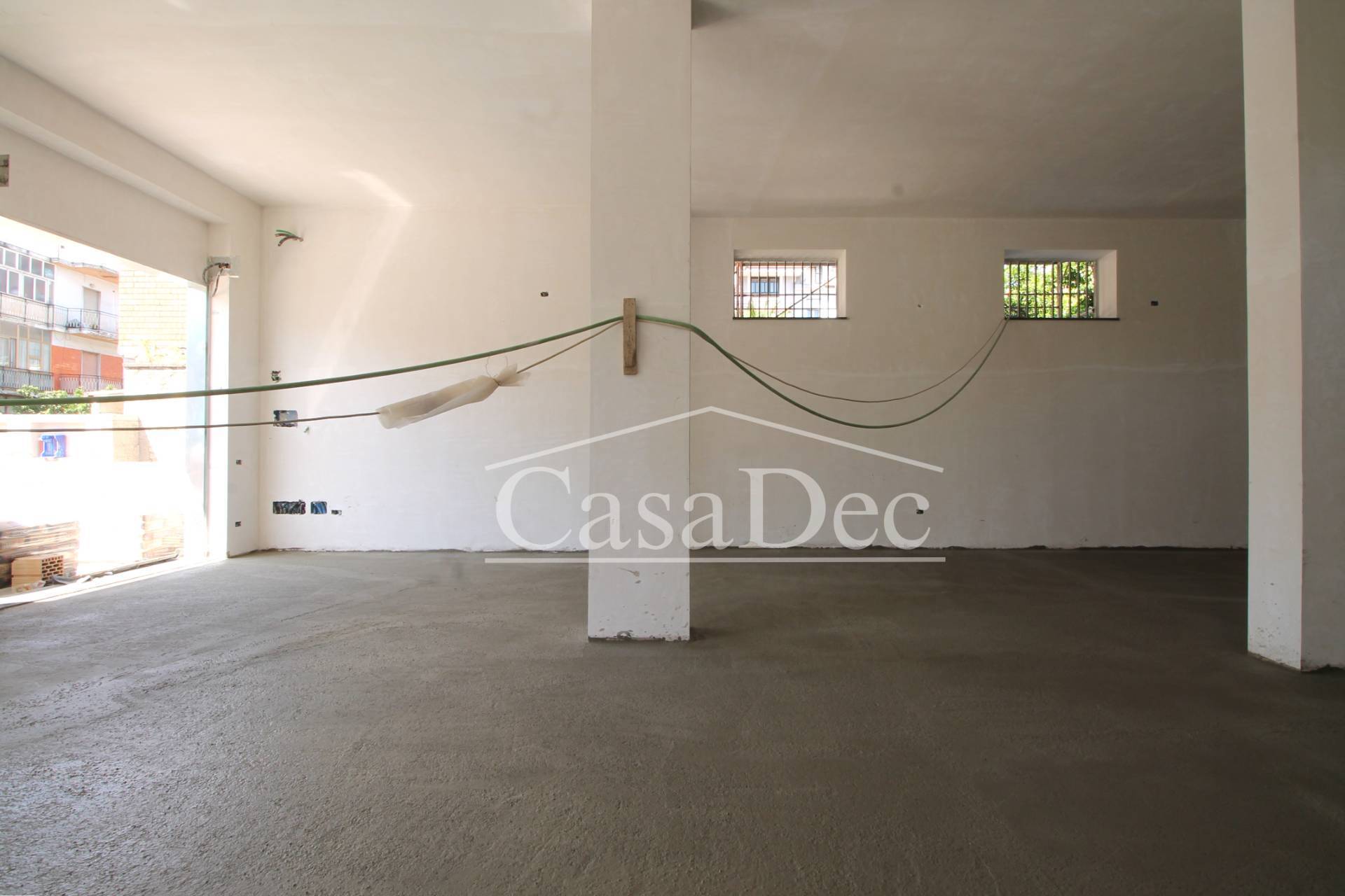 Locale commerciale in affitto a Giugliano in Campania