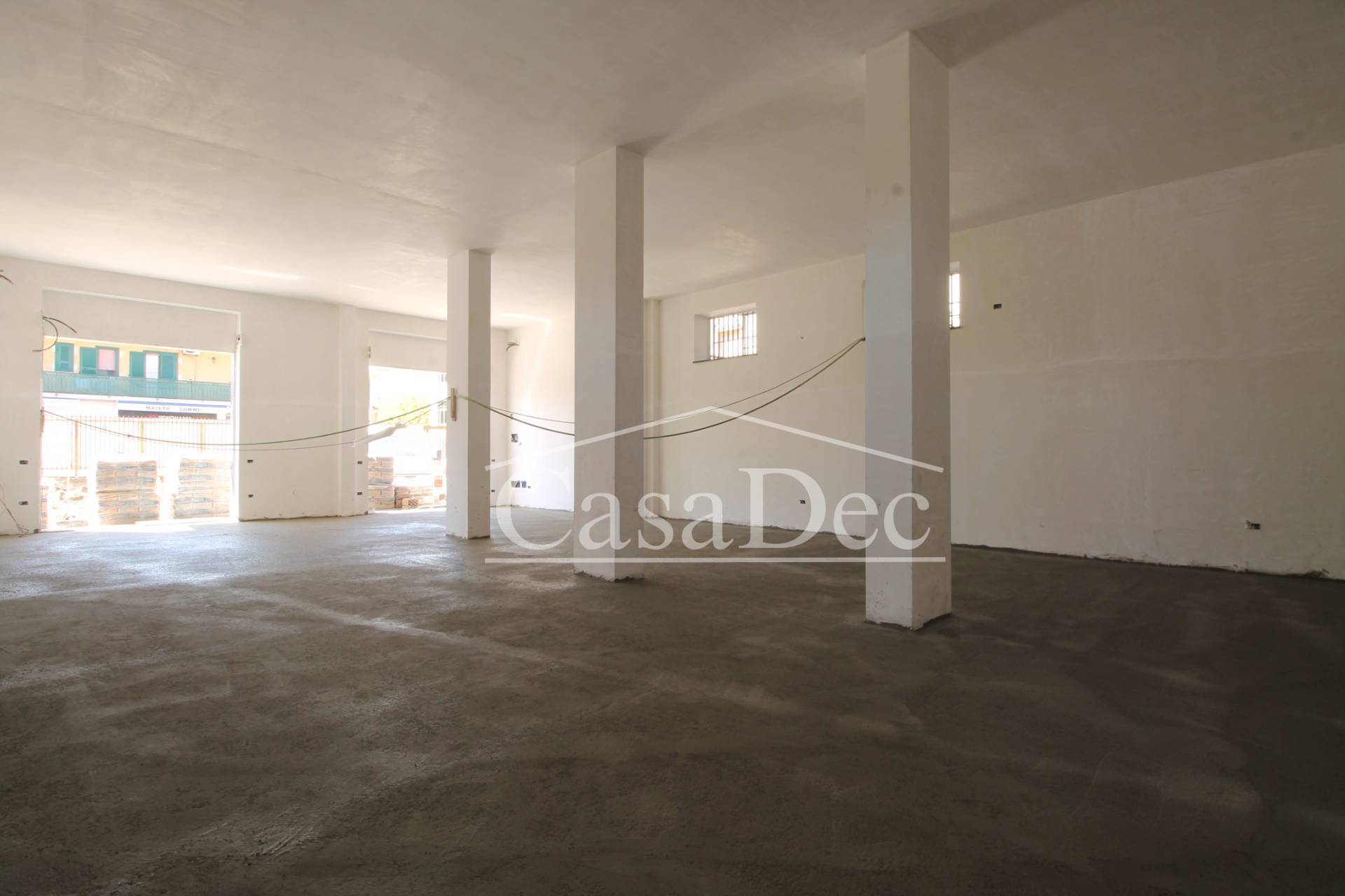 Locale commerciale in affitto a Giugliano in Campania