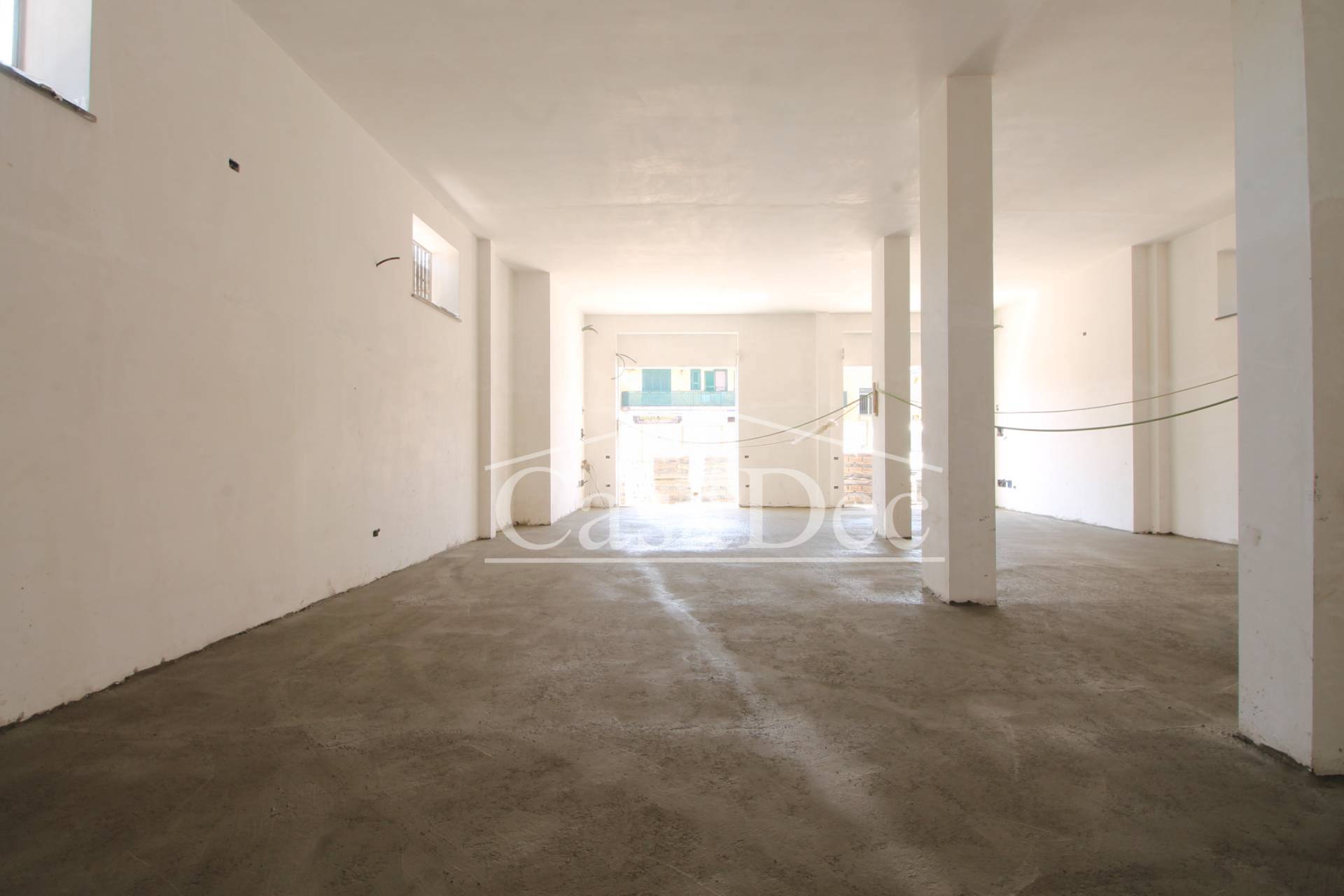 Locale commerciale in affitto a Giugliano in Campania