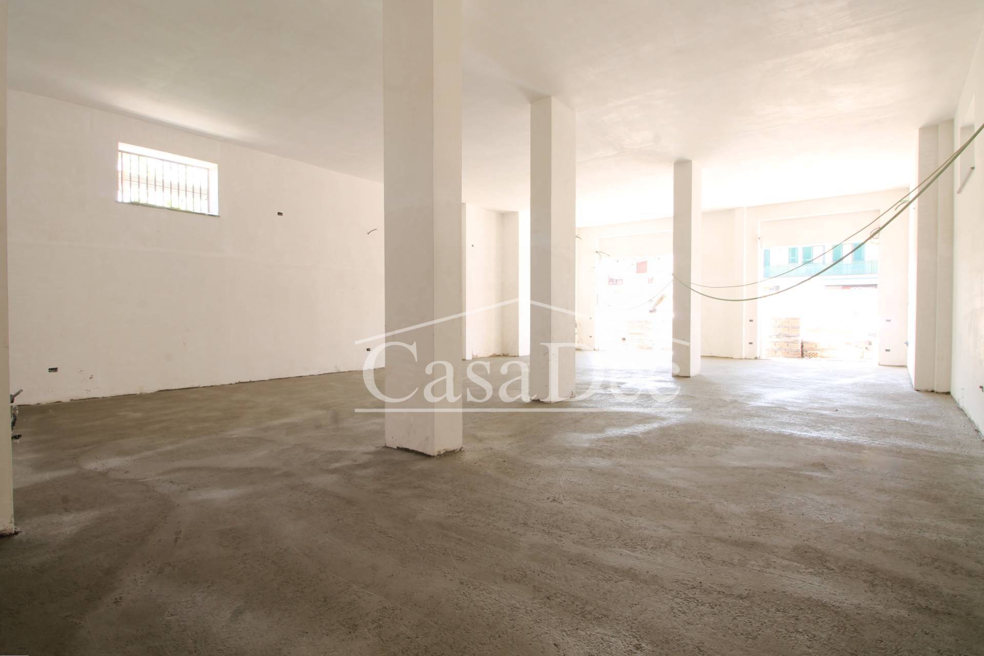 Locale commerciale in affitto a Giugliano in Campania