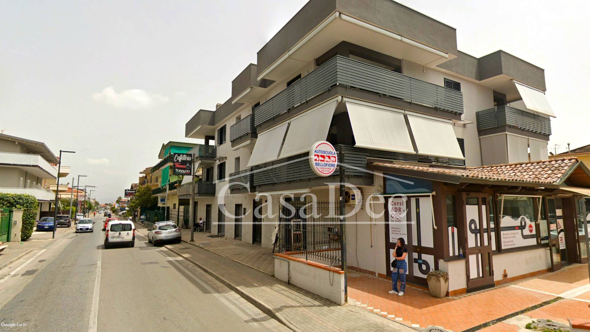 Locale commerciale in affitto a Parete