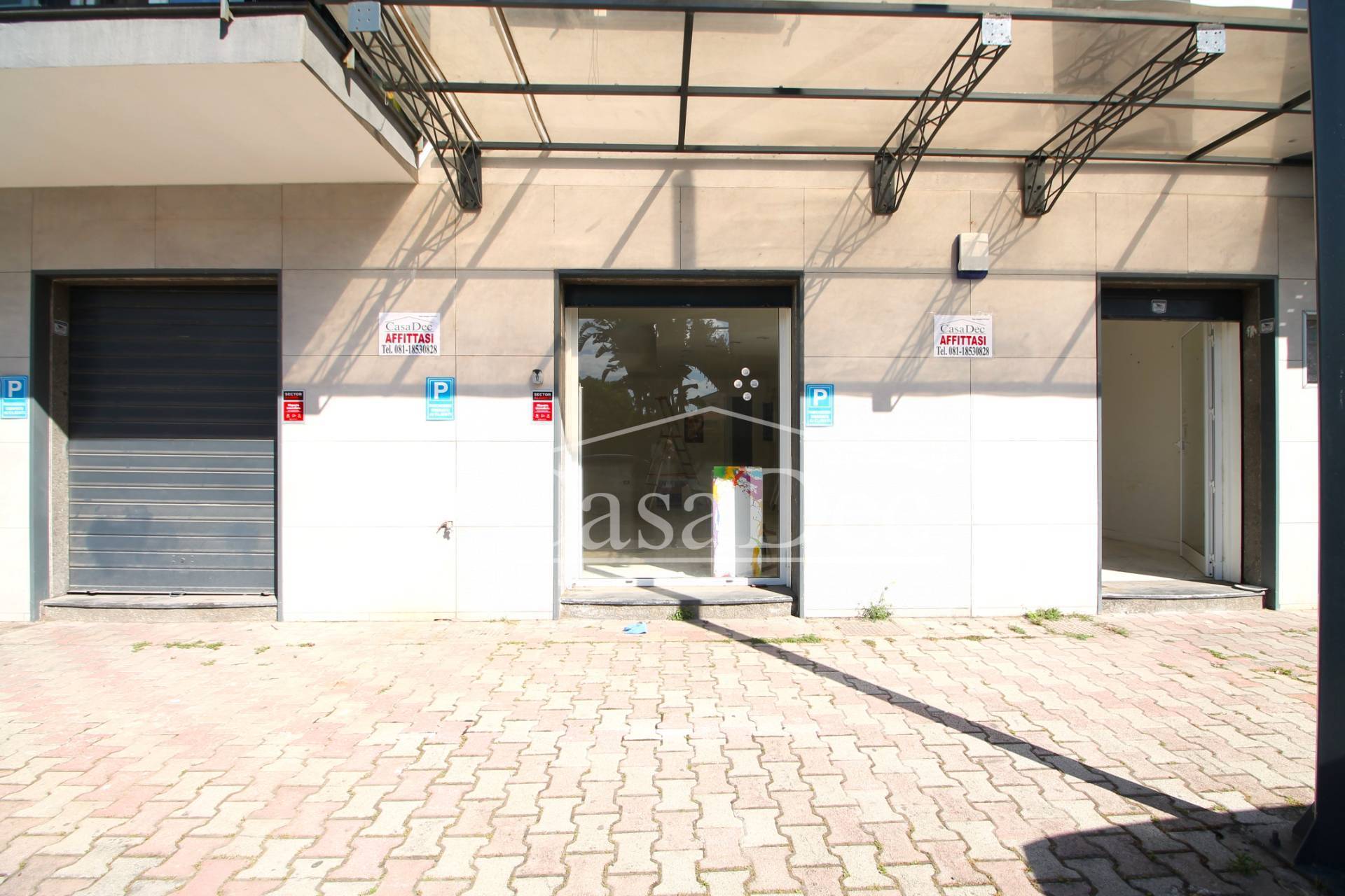 Locale commerciale in affitto a Parete