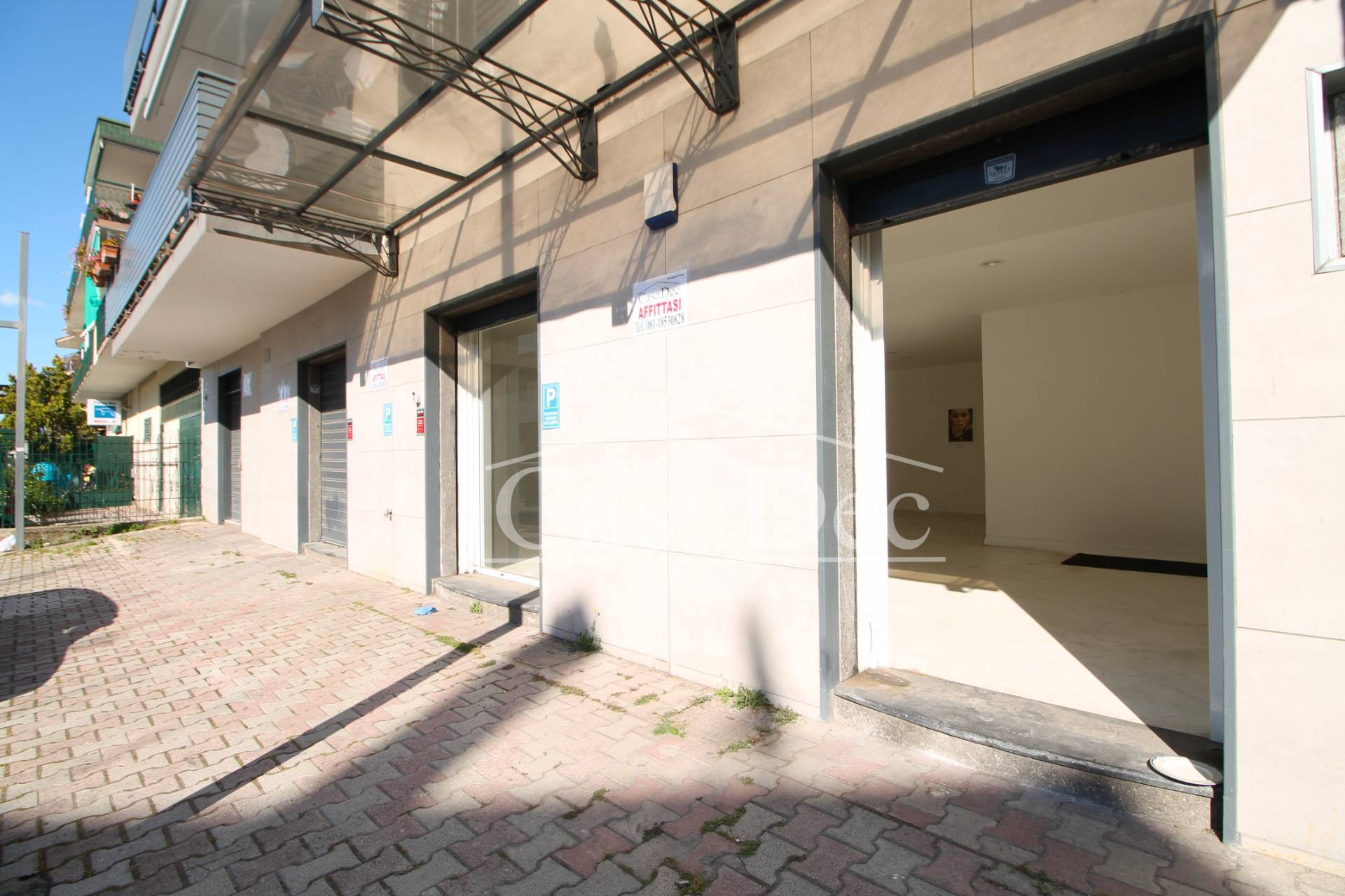 Locale commerciale in affitto a Parete