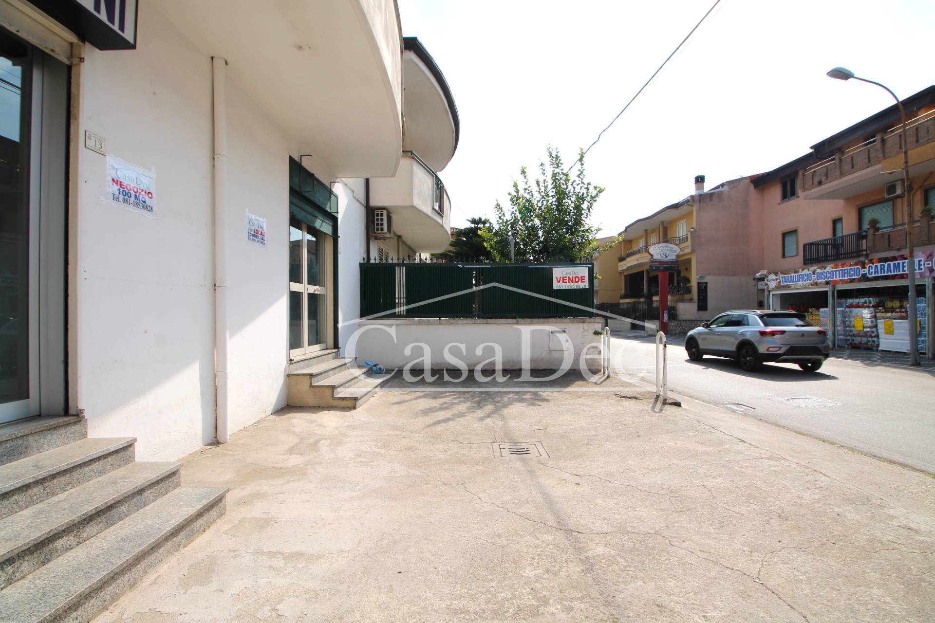 Locale commerciale in affitto a Trentola-Ducenta