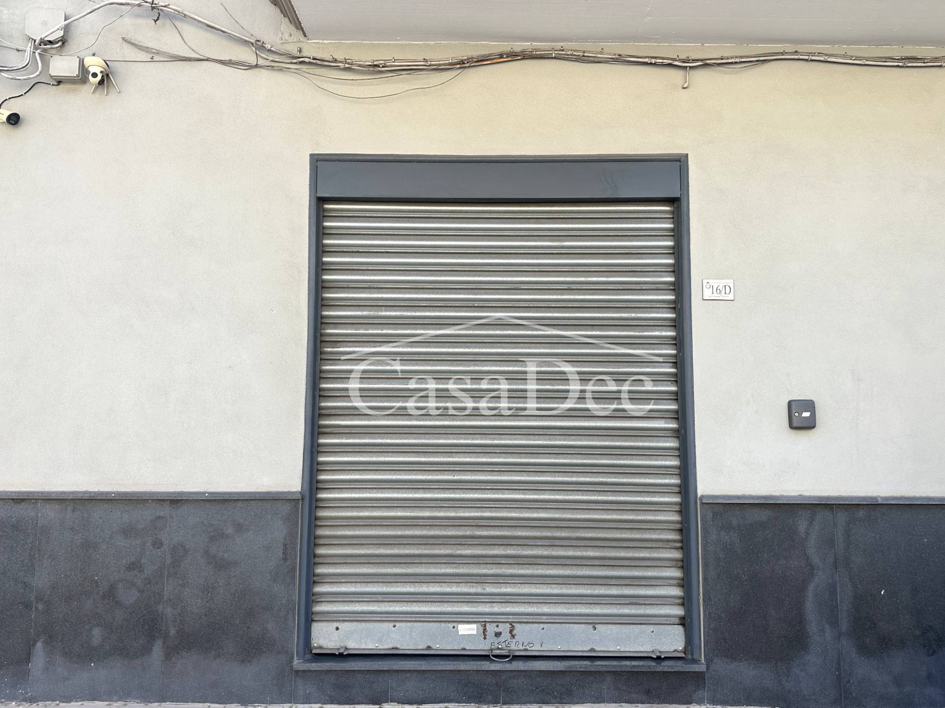 Locale commerciale in affitto a Trentola-Ducenta