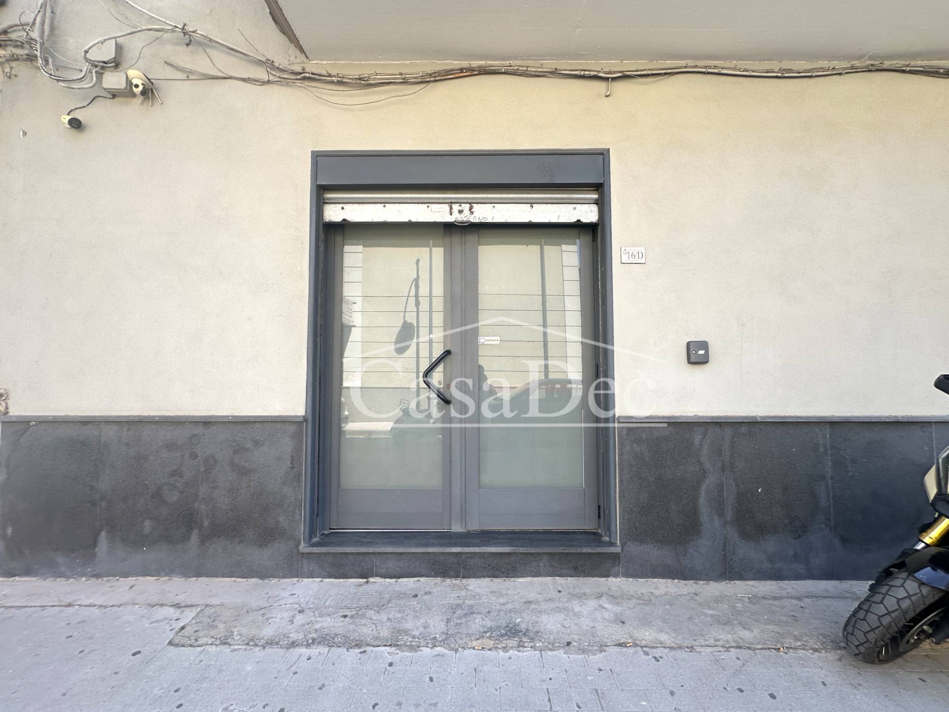 Locale commerciale in affitto a Trentola-Ducenta