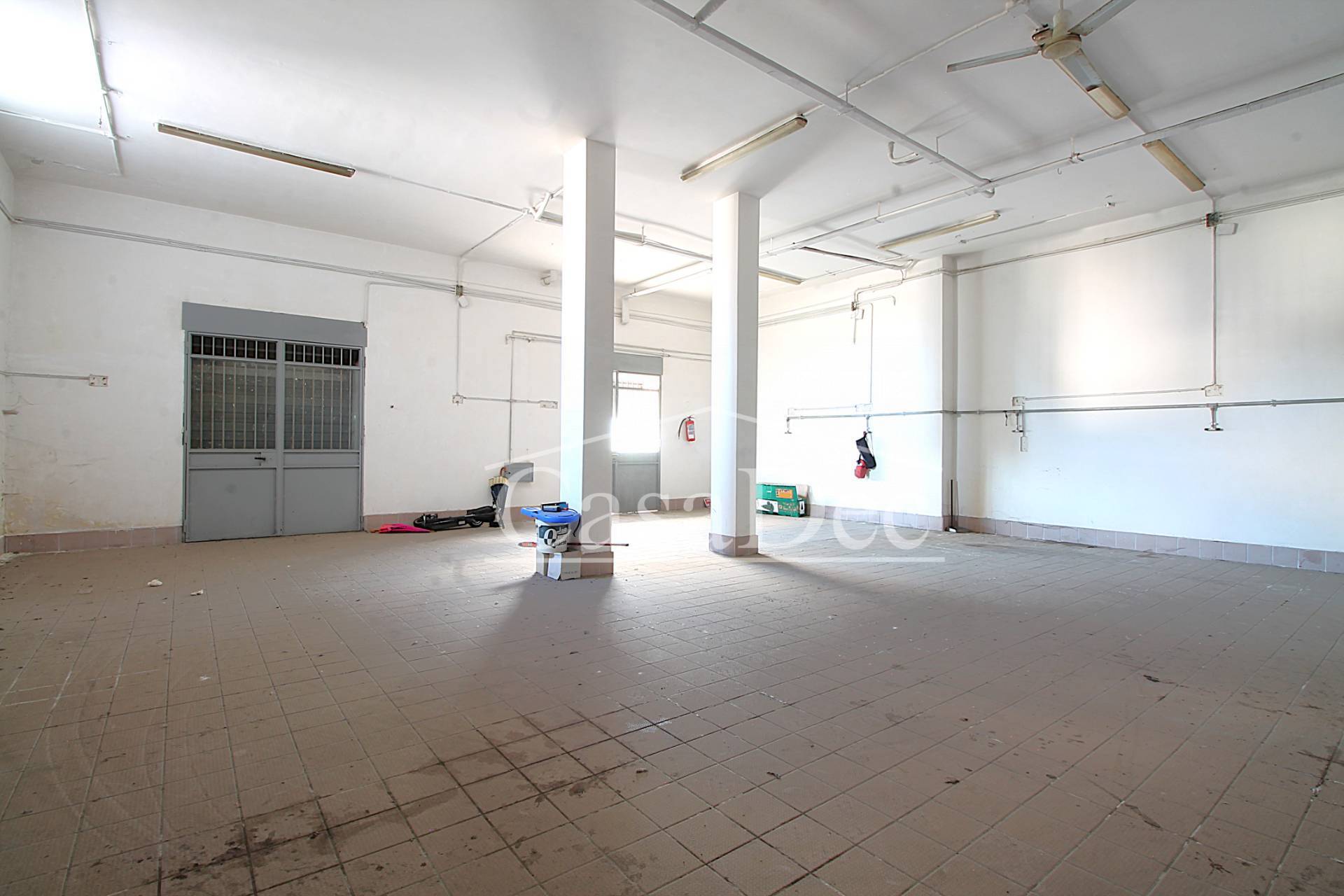 Locale commerciale in affitto a Trentola-Ducenta