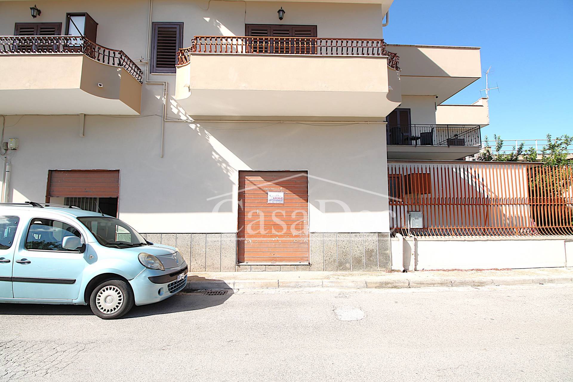 Locale commerciale in affitto a Trentola-Ducenta