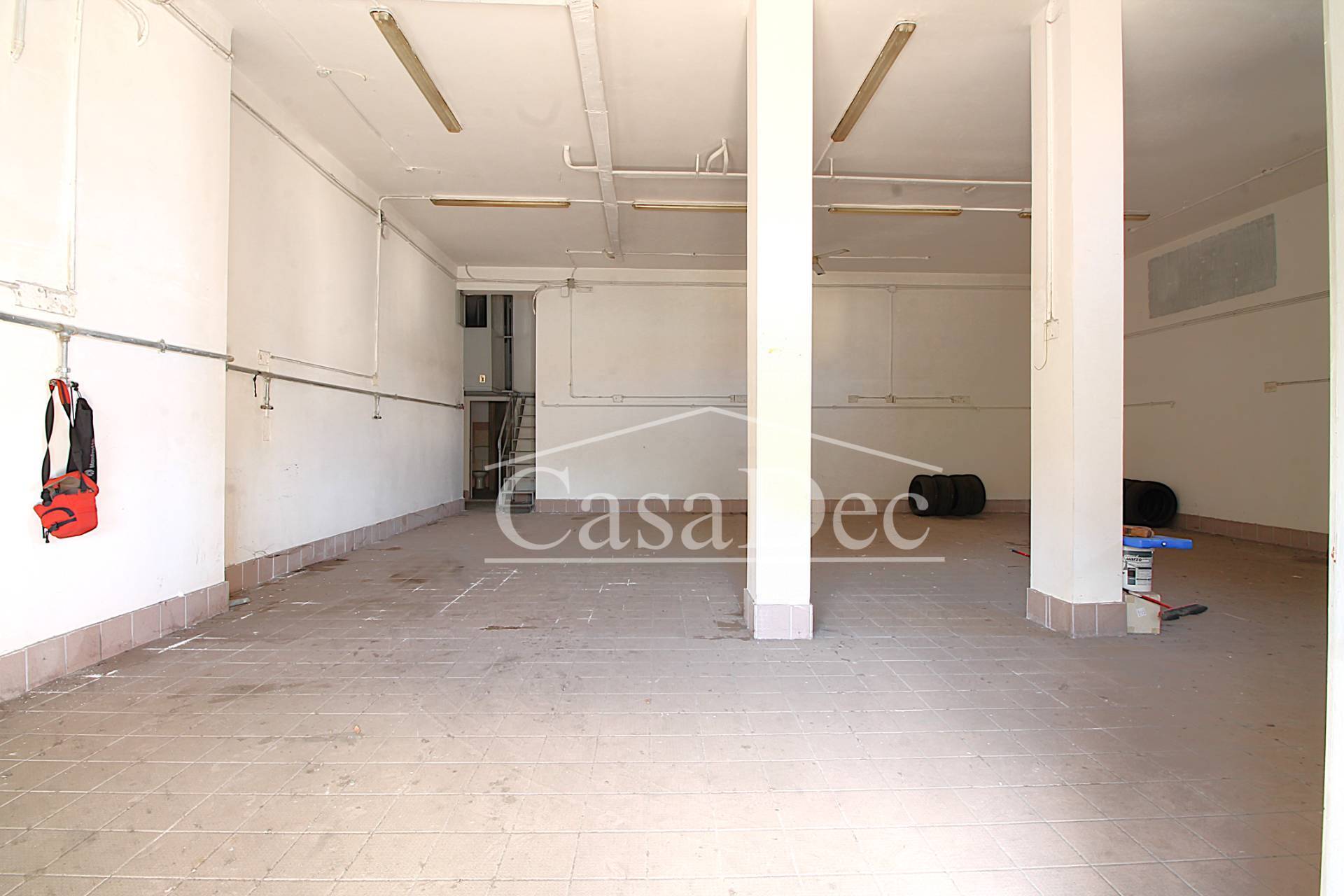Locale commerciale in affitto a Trentola-Ducenta