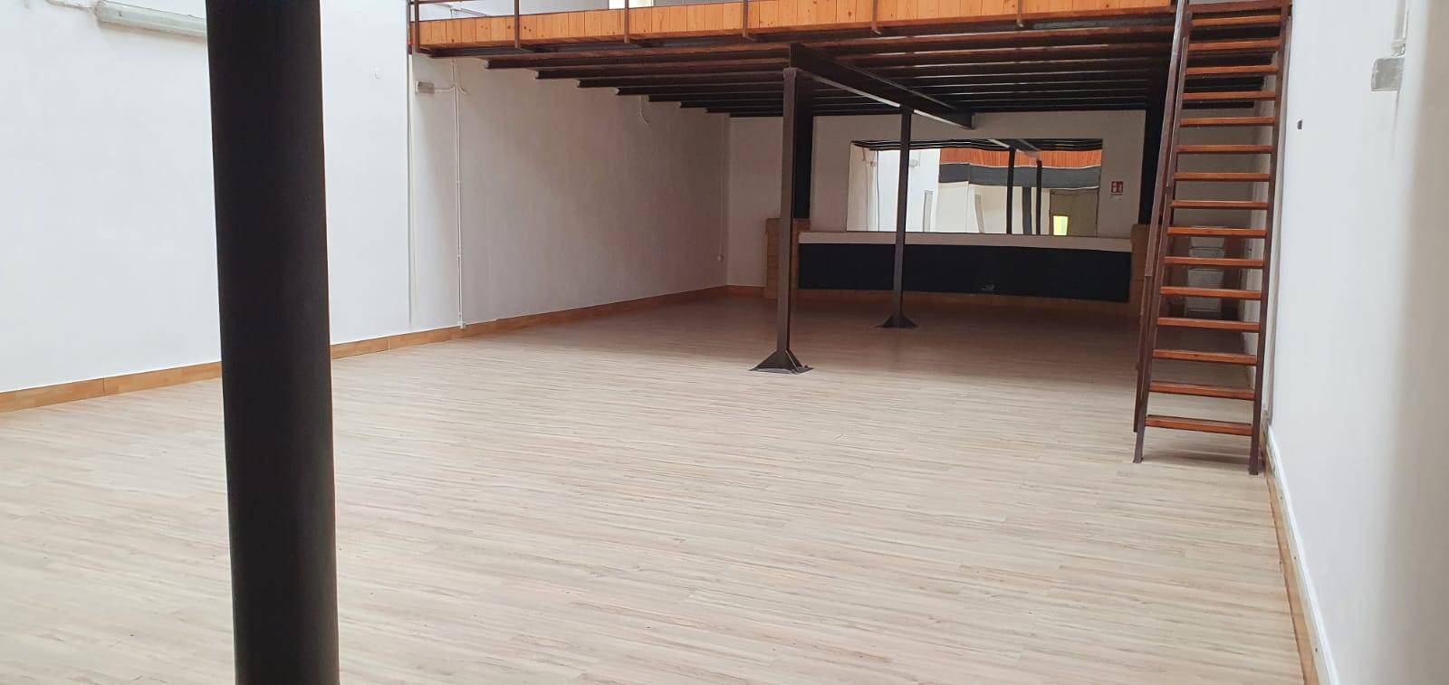 Attivit commerciale in vendita a Guagnano