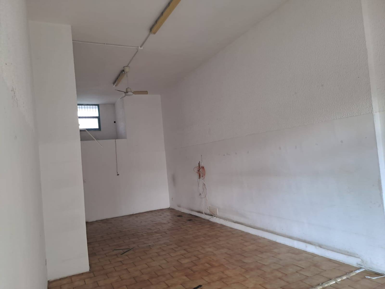 Locale commerciale in vendita a Lecce