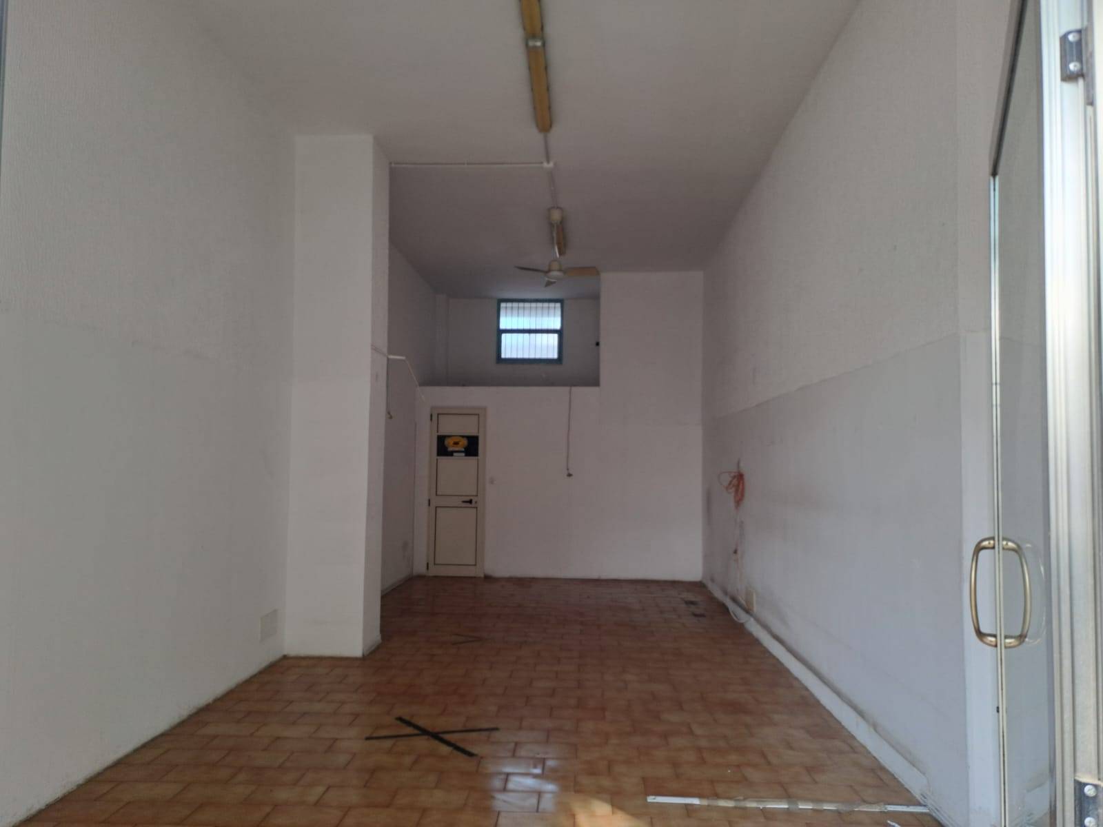 Locale commerciale in affitto a Lecce