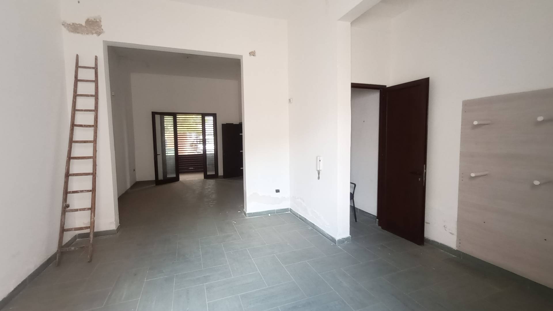 Locale commerciale in vendita a Nard