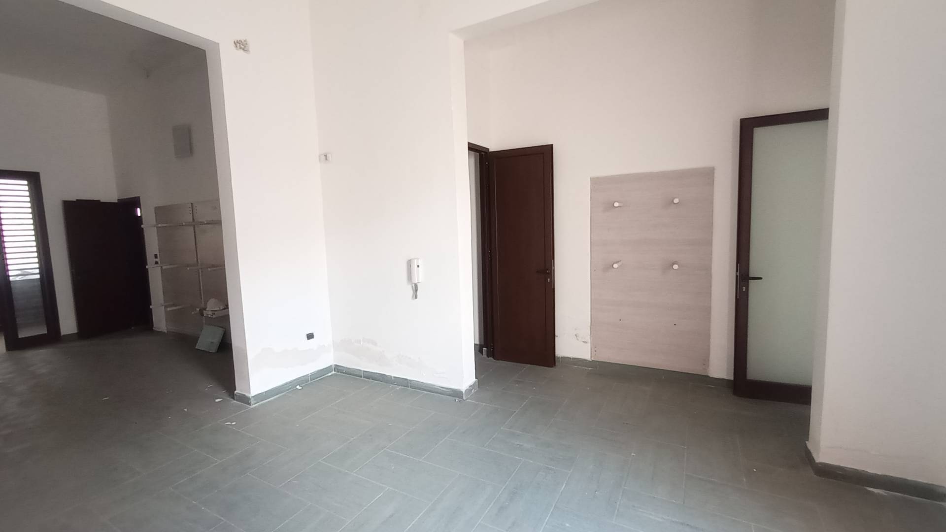 Locale commerciale in vendita a Nard