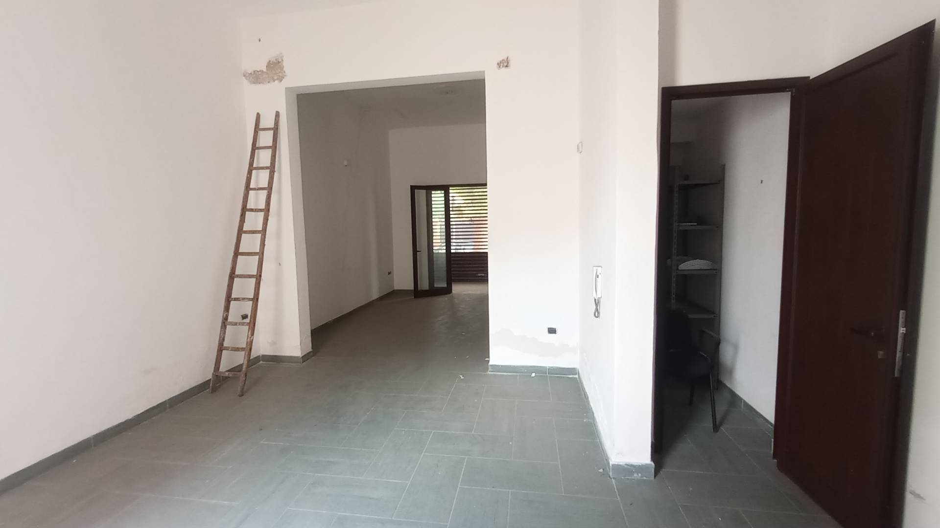 Locale commerciale in vendita a Nard