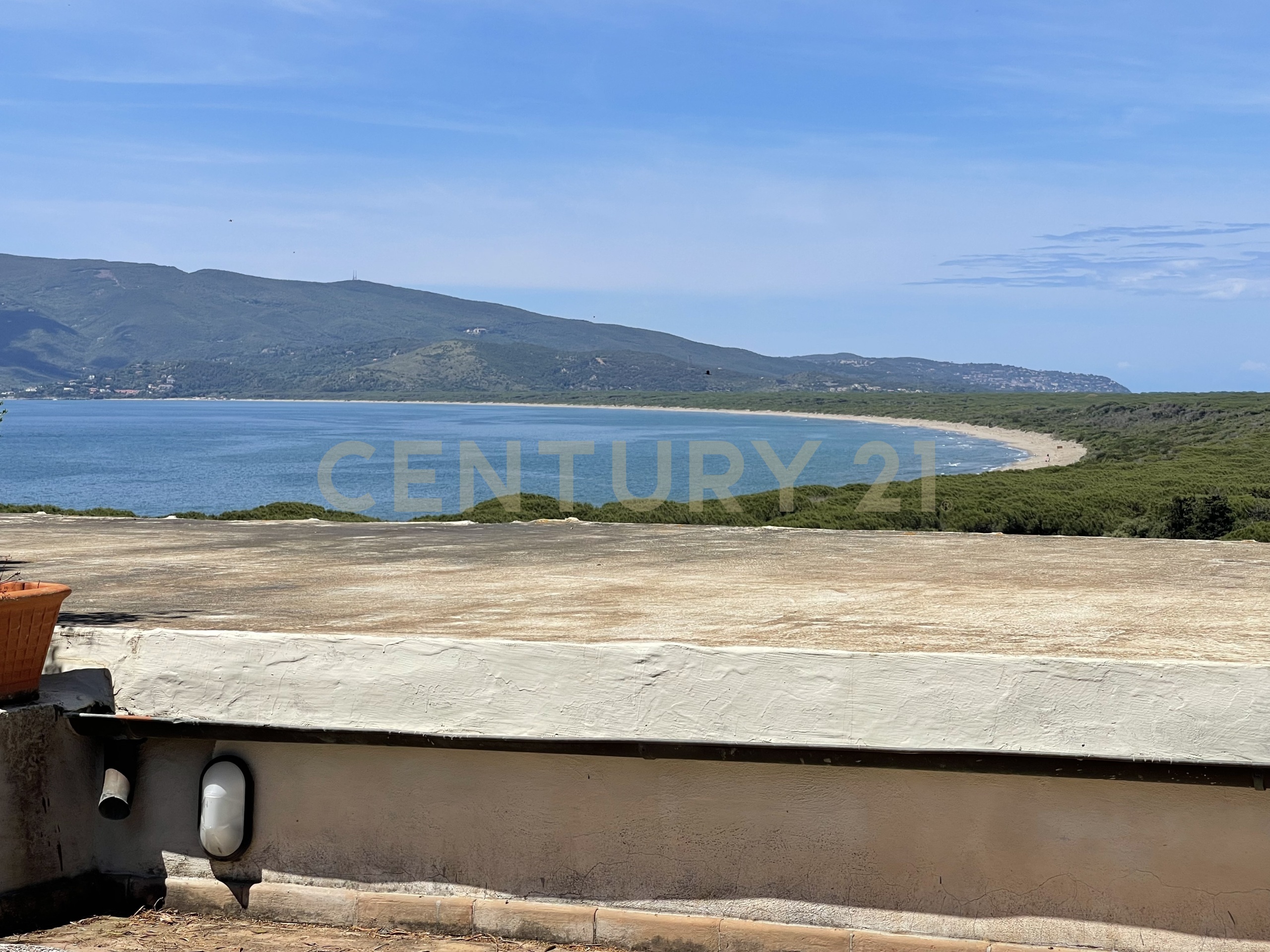 Trilocale con giardino in via delle mimose 4, Orbetello