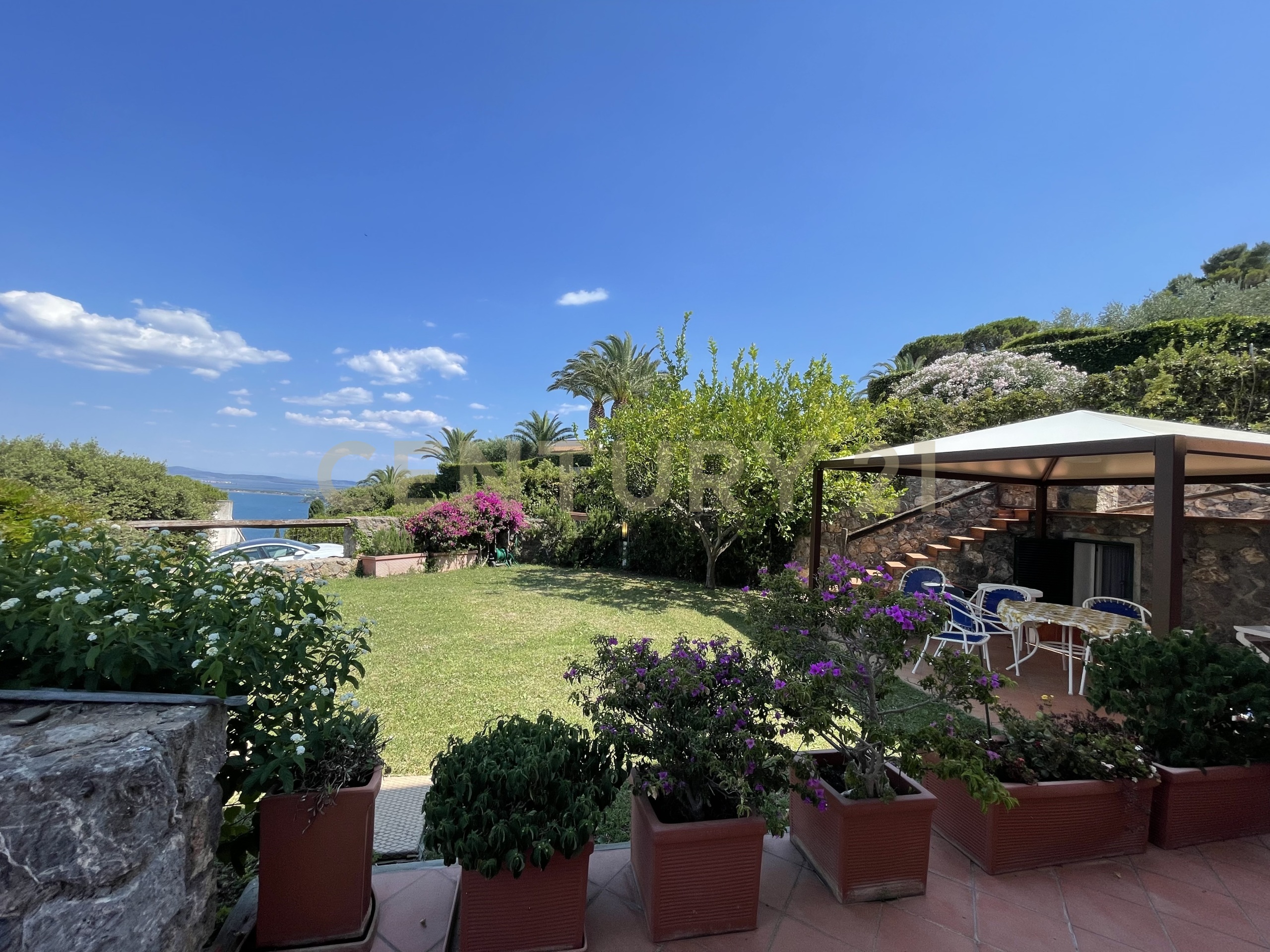 Quadrilocale con giardino in via della cacciarella, Monte Argentario