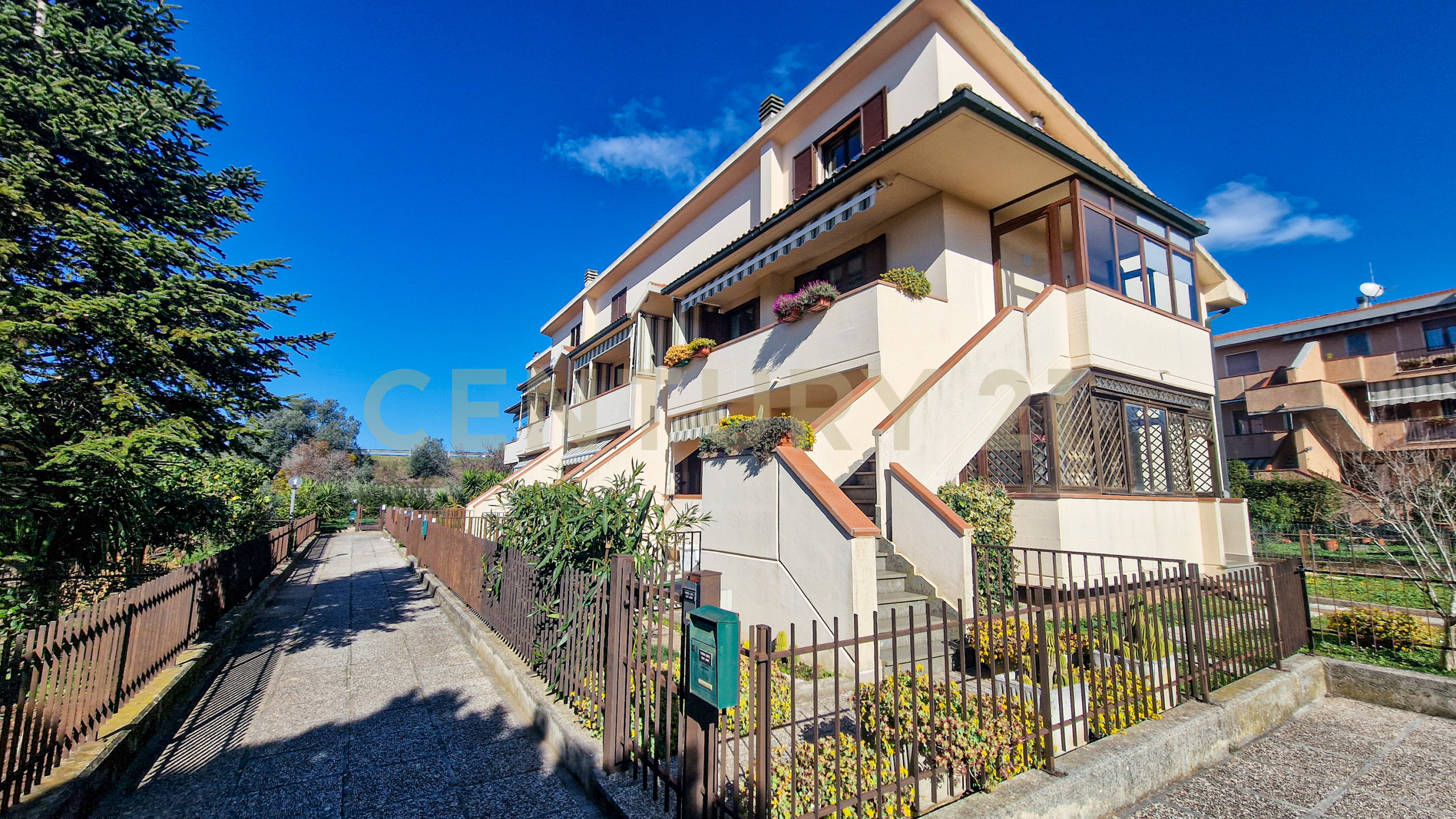 Villetta a schiera con giardino in via del minatore 14, Massa Marittima