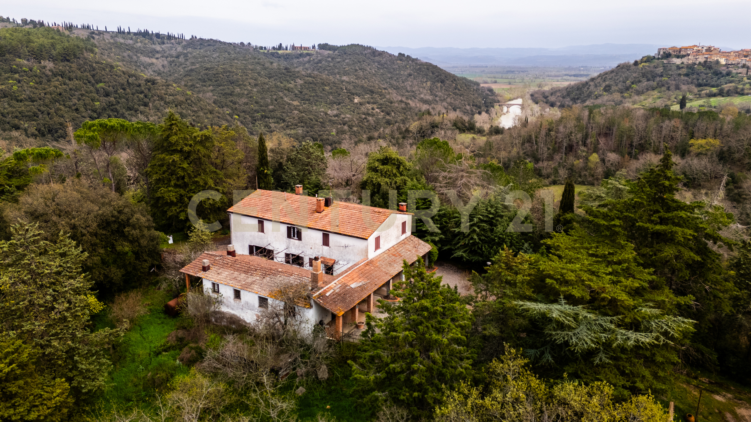 Rustico con giardino in sasso d'ombrone, Cinigiano