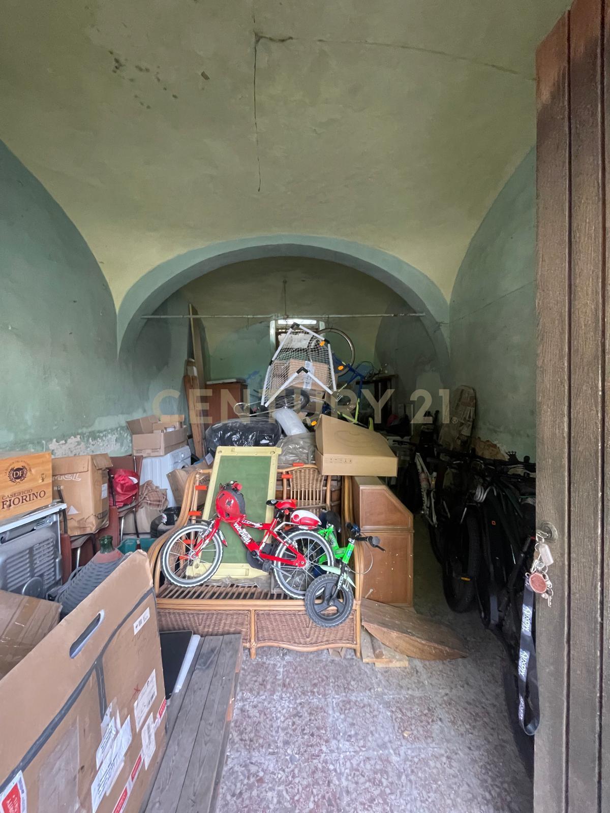 Locale commerciale da ristrutturare in via mario luzi 56, Semproniano