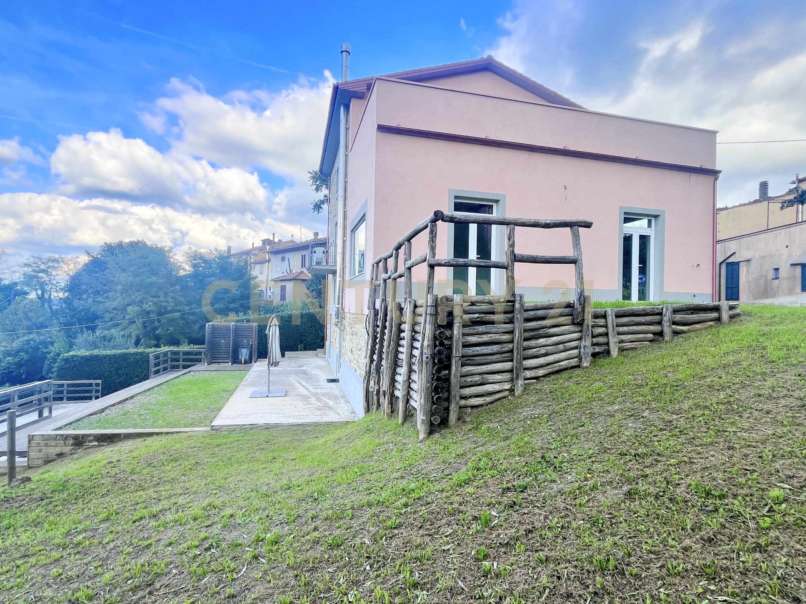 Villa con giardino in piazza barbana 35, Scansano