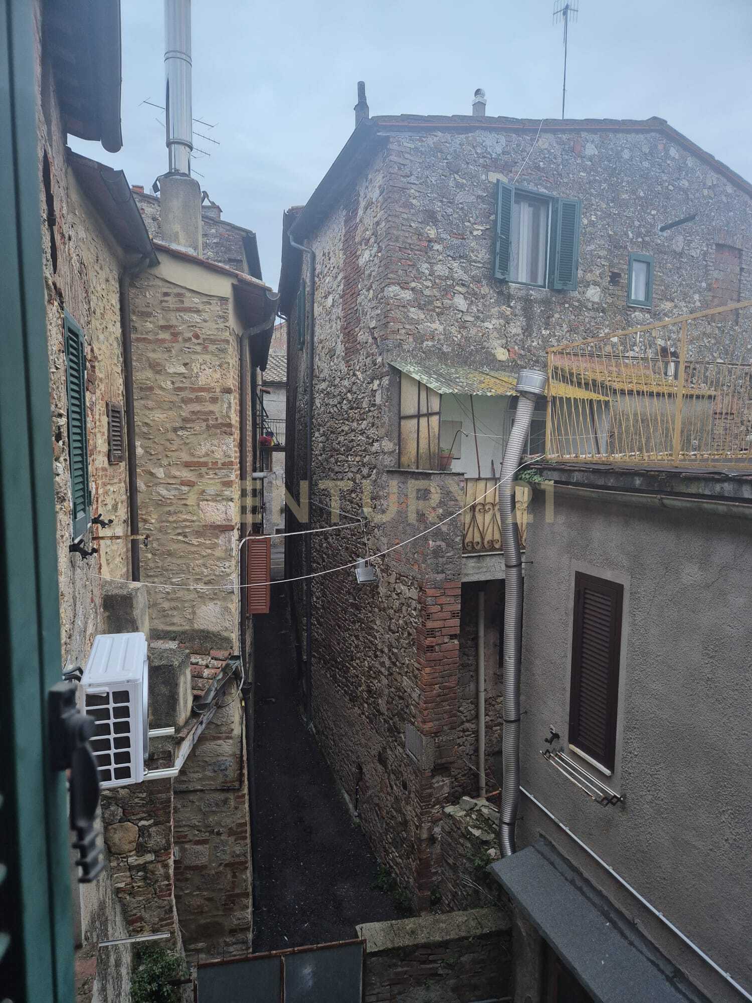 Trilocale ristrutturato in piazza porta conti 23, Civitella Paganico