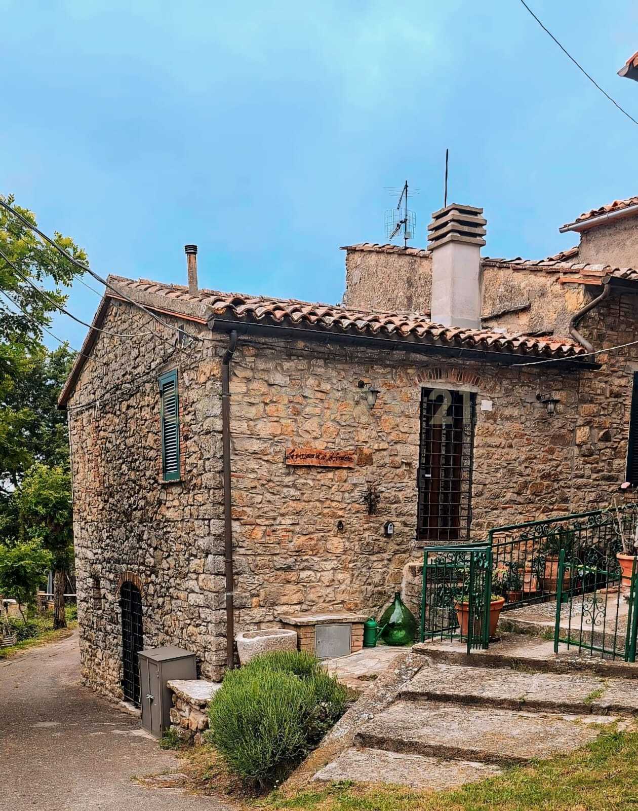 Quadrilocale con giardino in via p 14, Semproniano