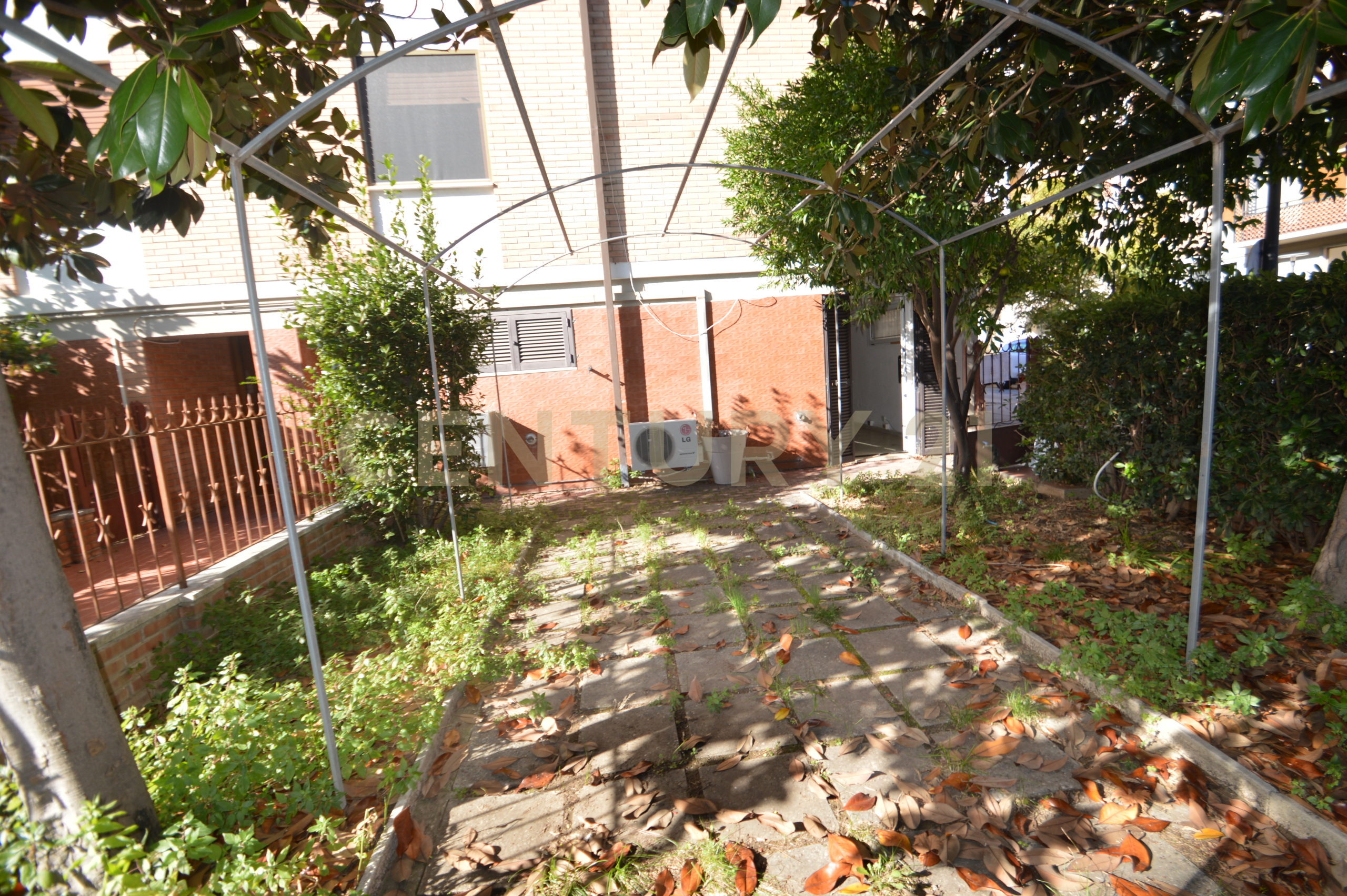 Ufficio con giardino in via adamello 70b, Grosseto