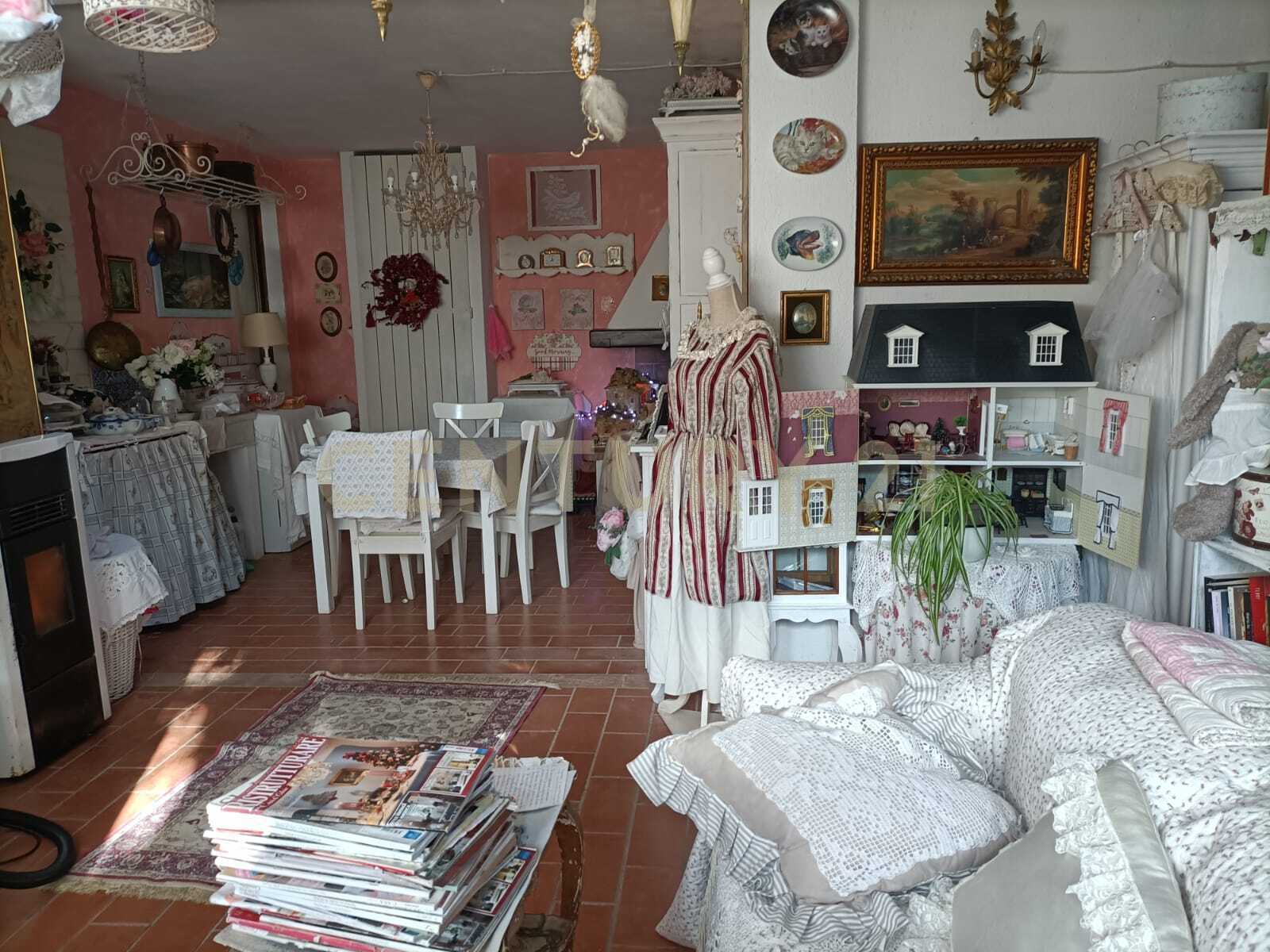 Casa indipendente con giardino in via tribuno tonini 1010, Semproniano