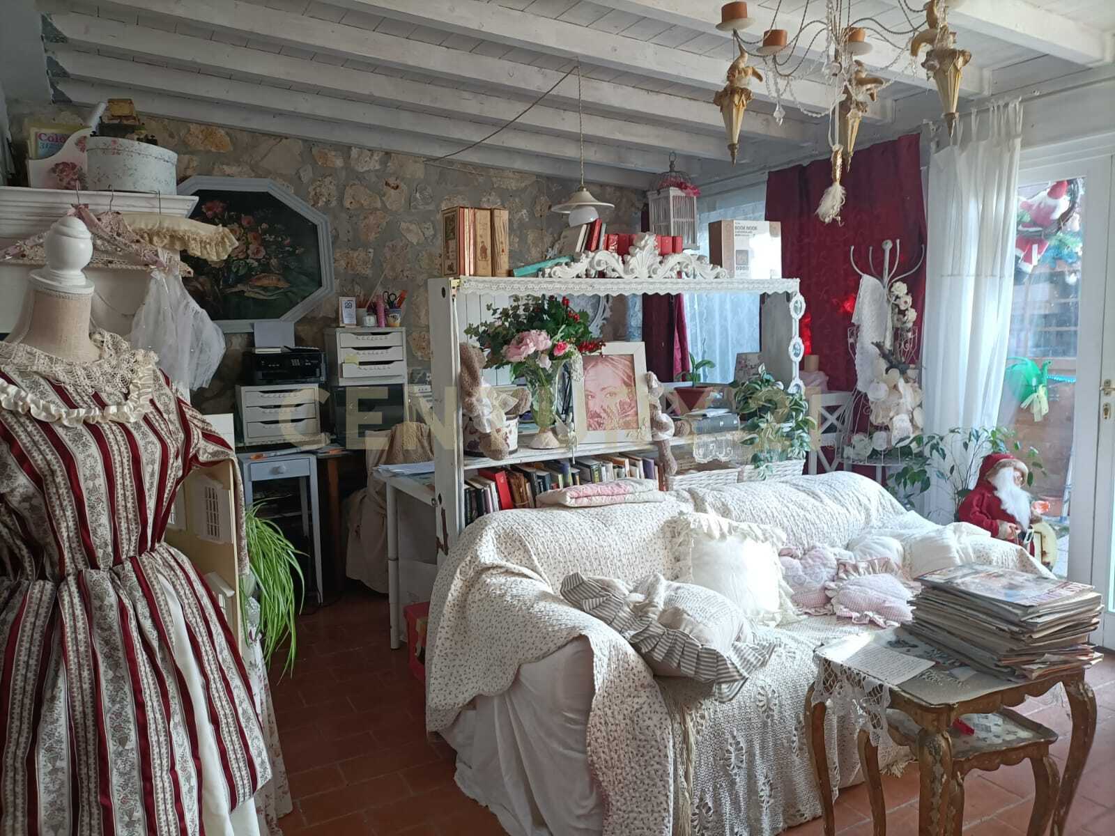 Casa indipendente con giardino in via tribuno tonini 1010, Semproniano