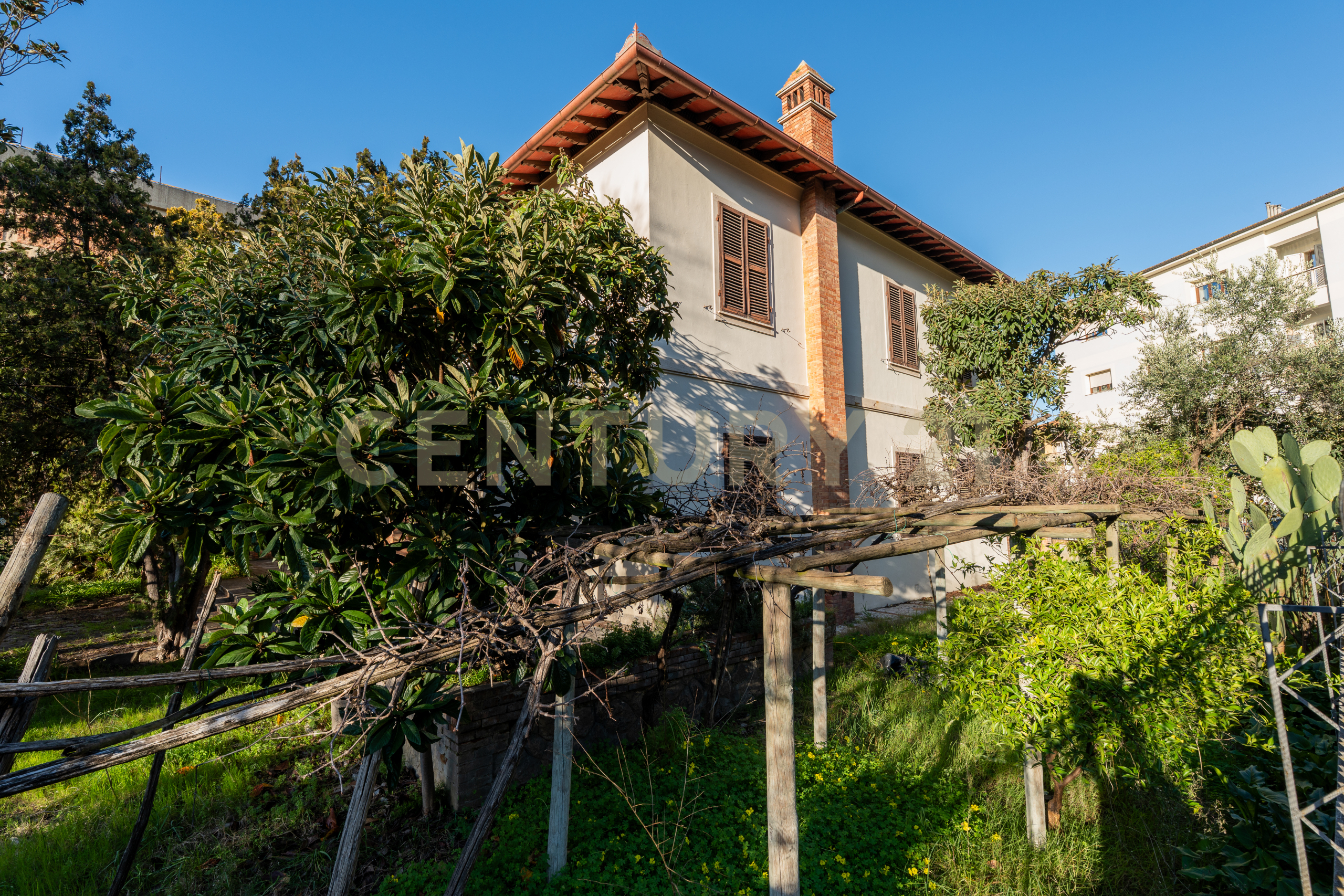 Villa con giardino in via fratelli bandiera, Grosseto