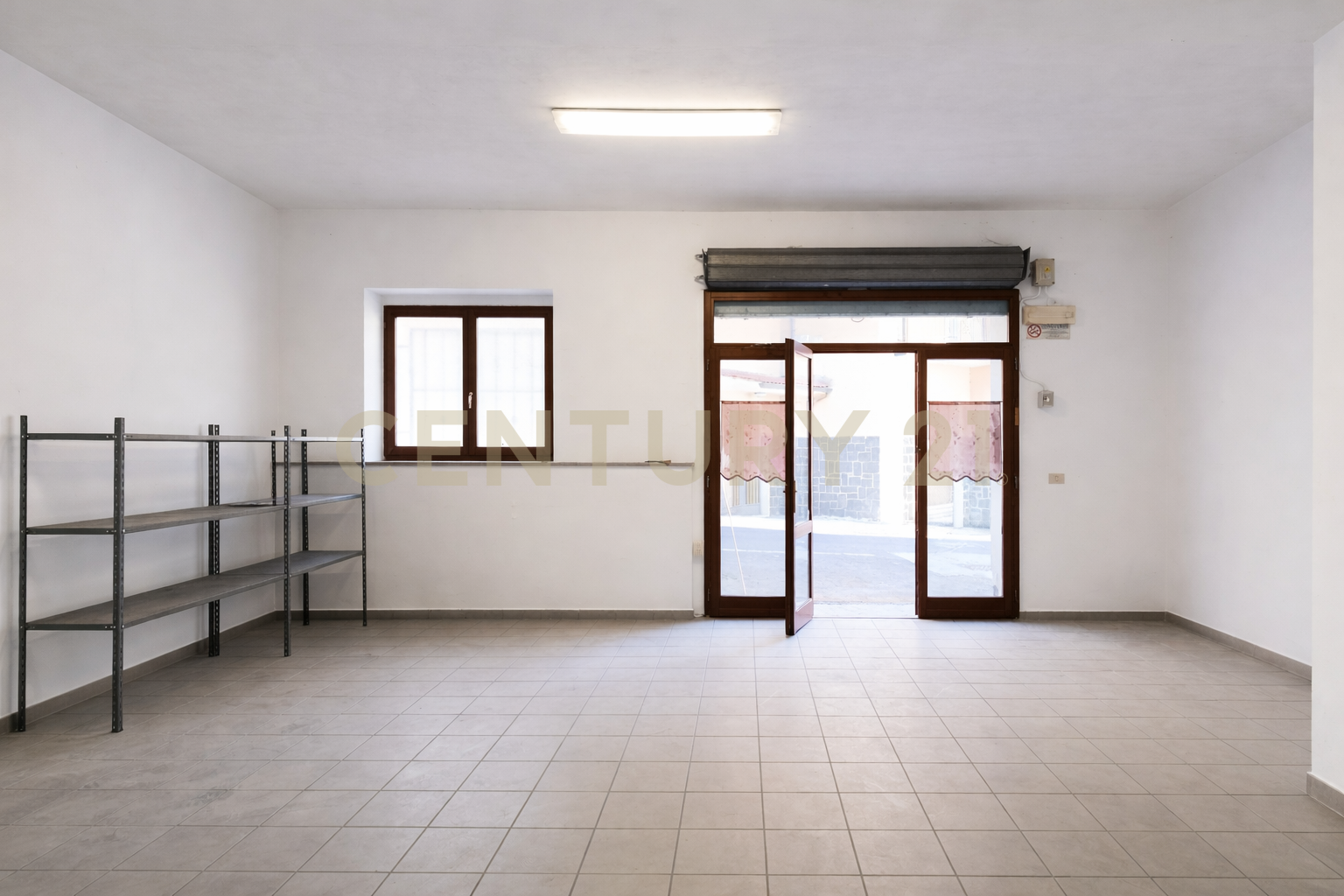 Locale commerciale in vendita in via adua 69, Abbadia San Salvatore