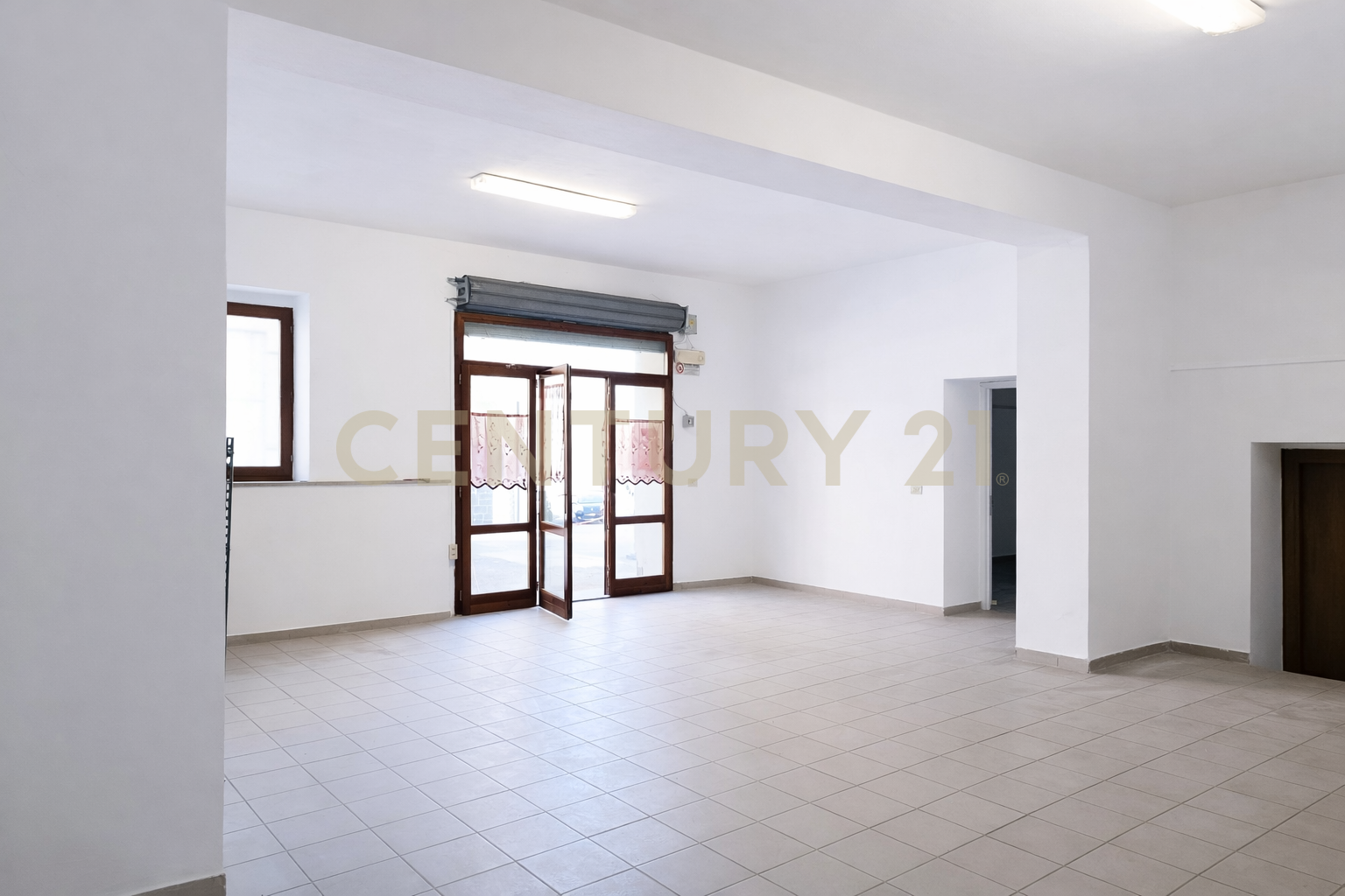 Locale commerciale in vendita in via adua 69, Abbadia San Salvatore