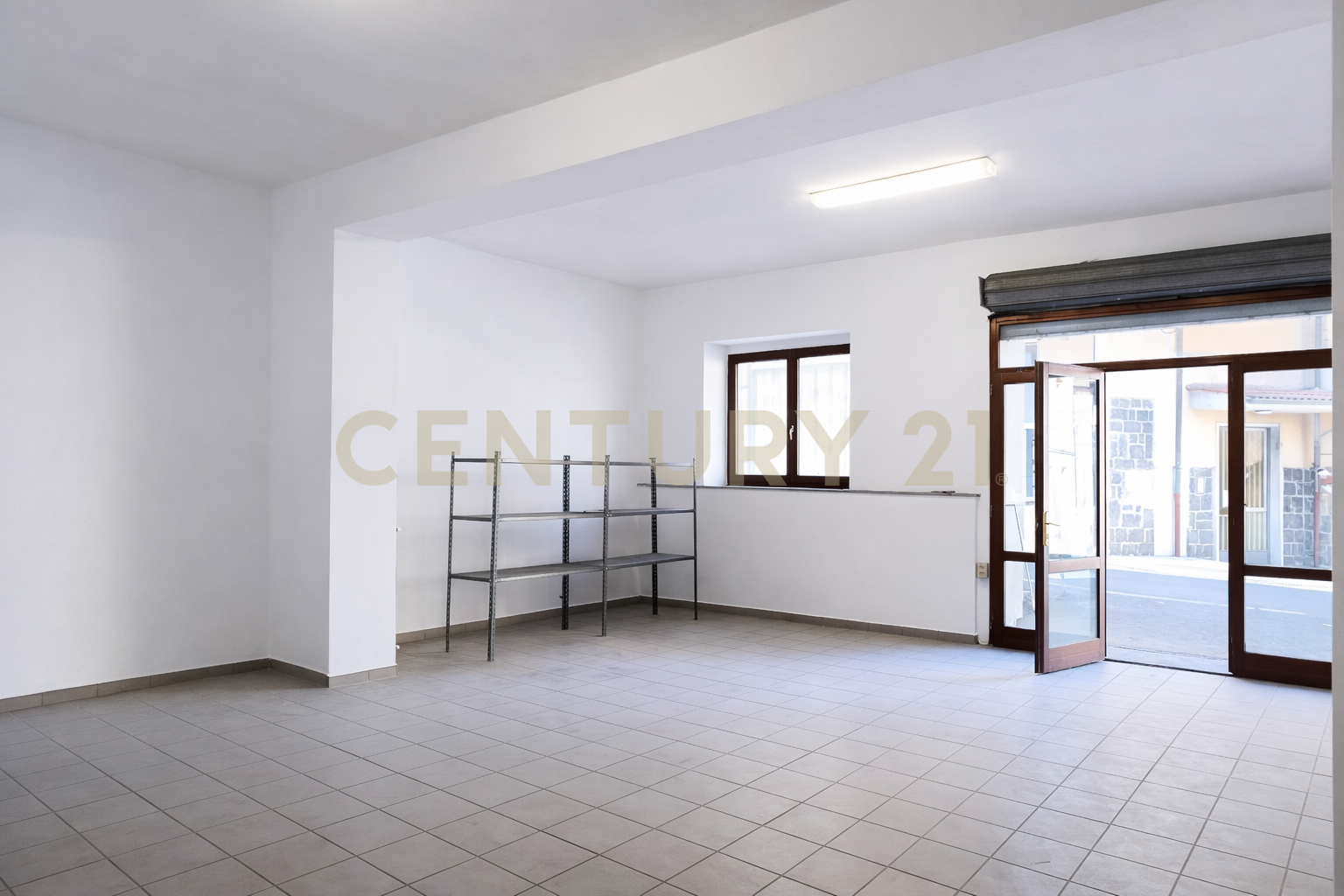 Locale commerciale in vendita in via adua 69, Abbadia San Salvatore