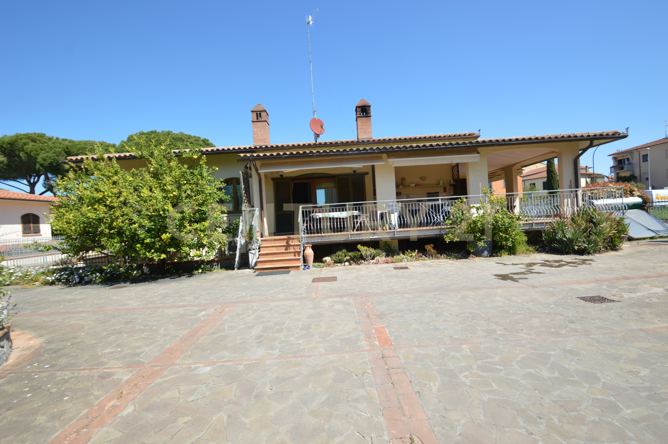 Villa con giardino in via castiglionese 57/b, Grosseto